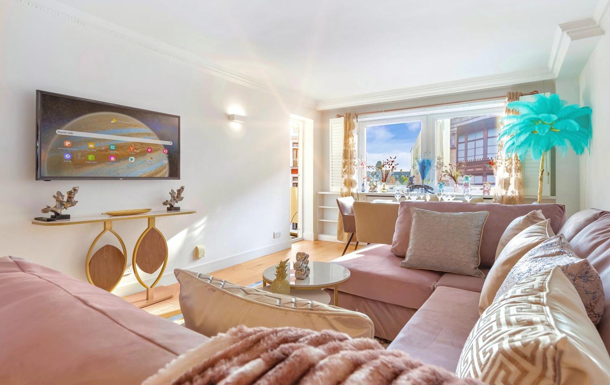Iconic With Terrace Over Harrods Apartment *