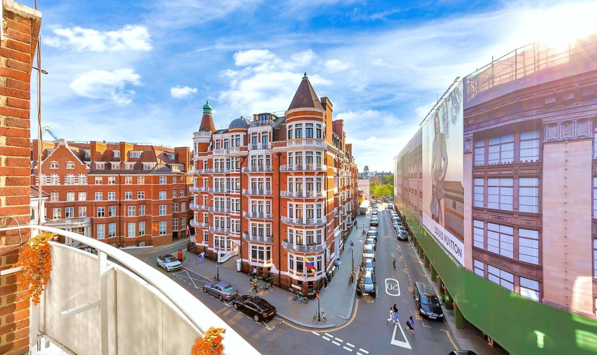 Iconic With Terrace Over Harrods Apartment London