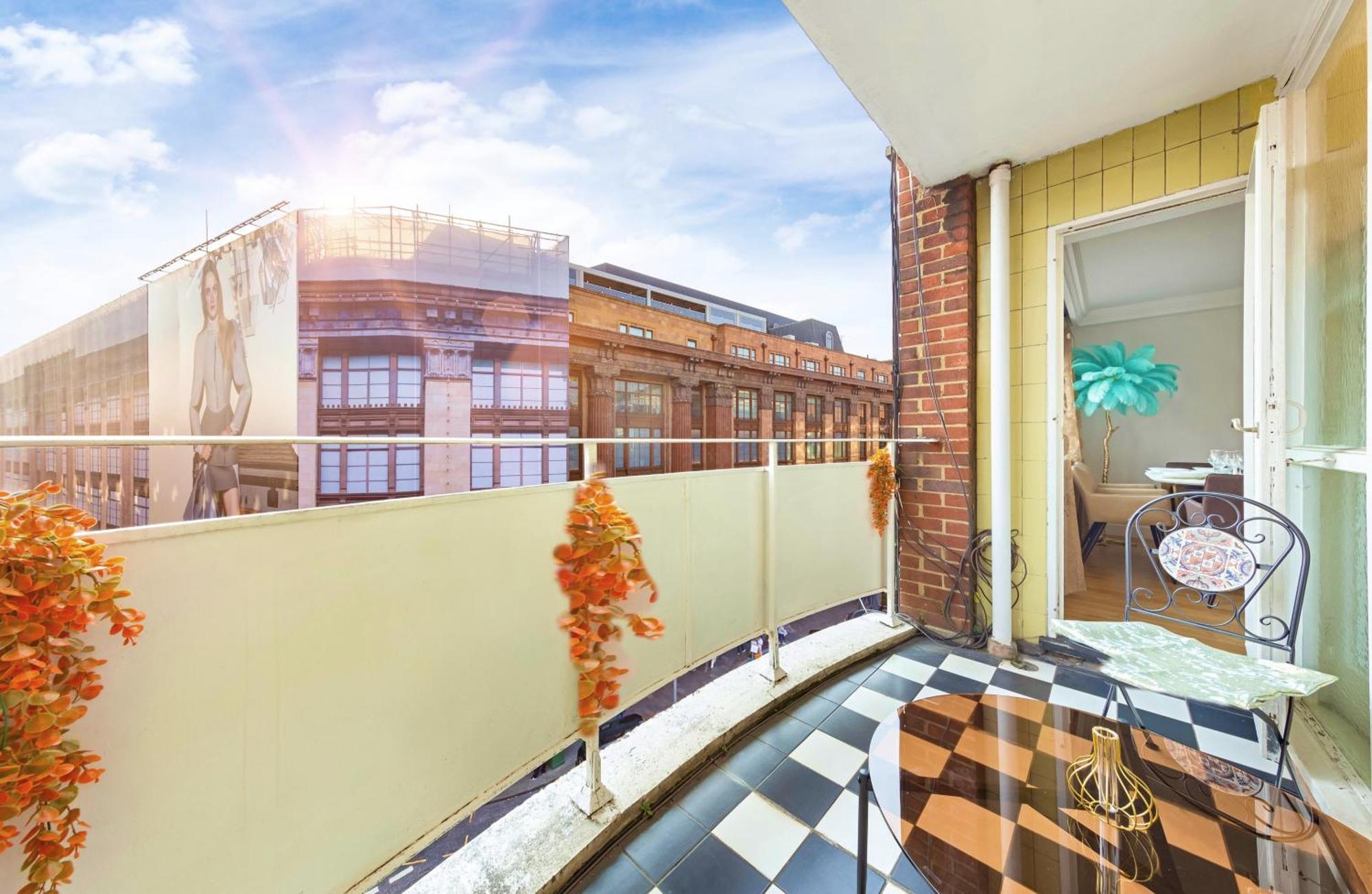 Iconic With Terrace Over Harrods *