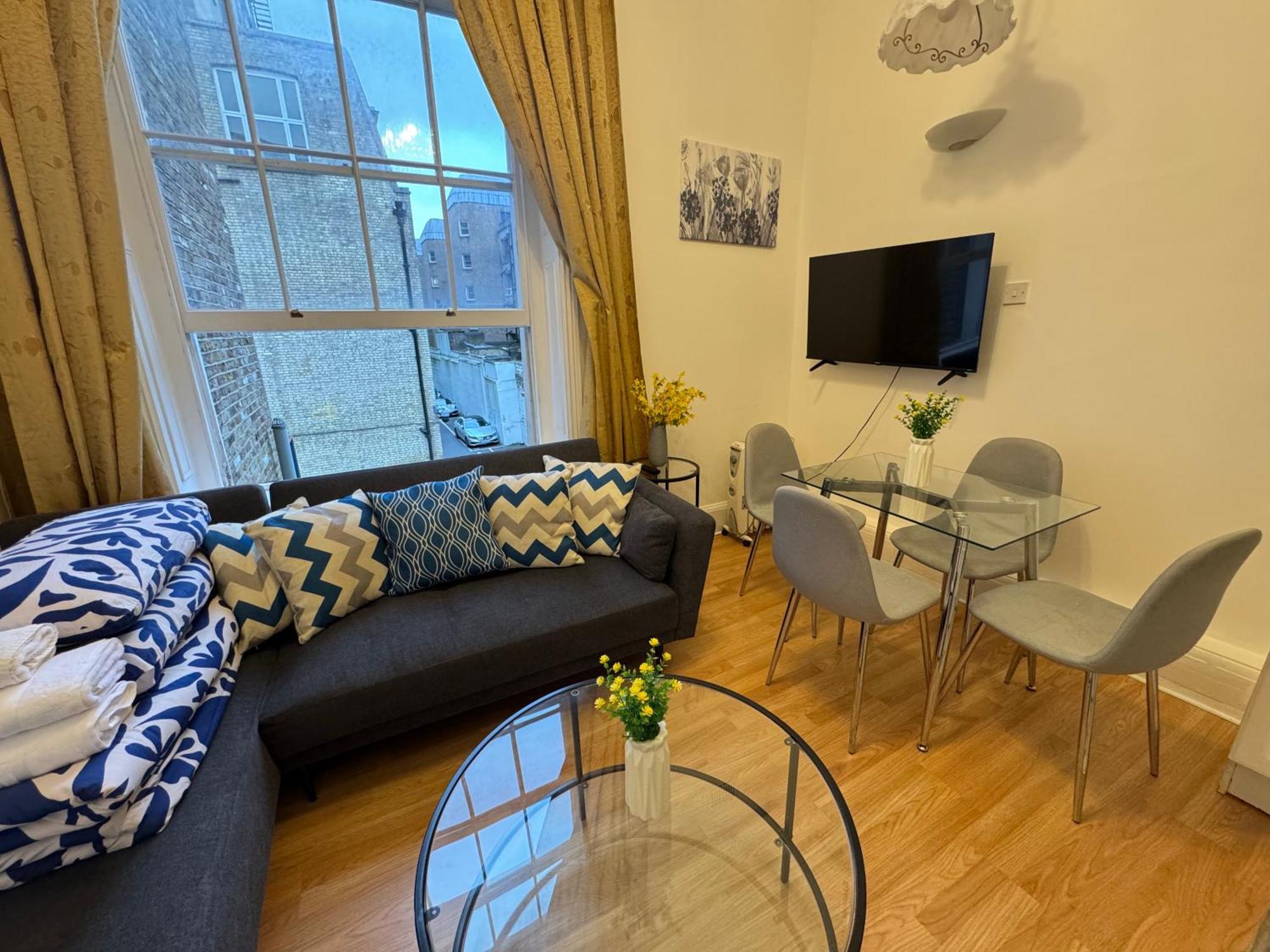 Charming And Affordable Flat For 4 People In Baker Street Zone 1 With Breakfast Apartment