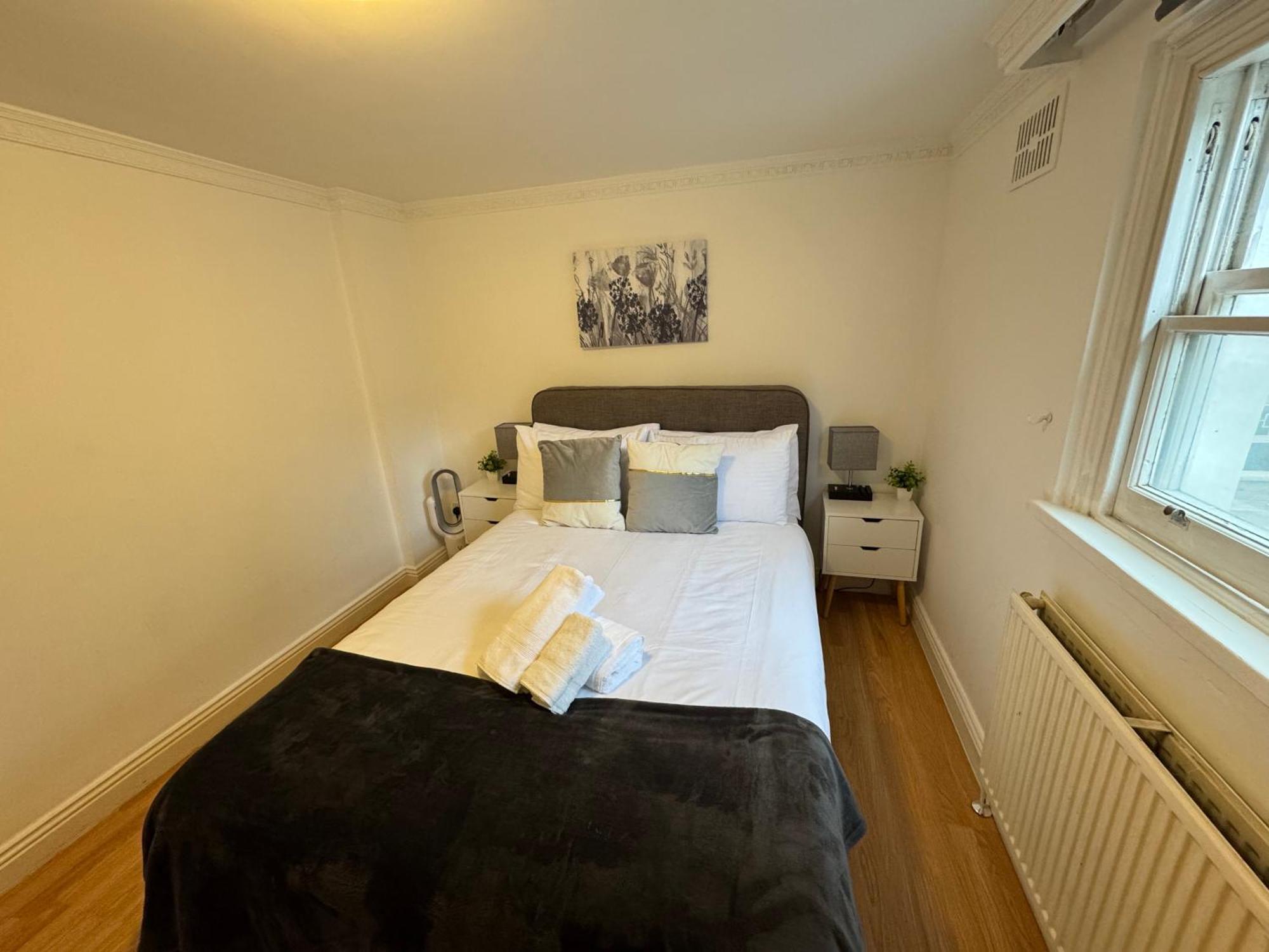 Charming And Affordable Flat For 4 People In Baker Street Zone 1 With Breakfast Apartment London