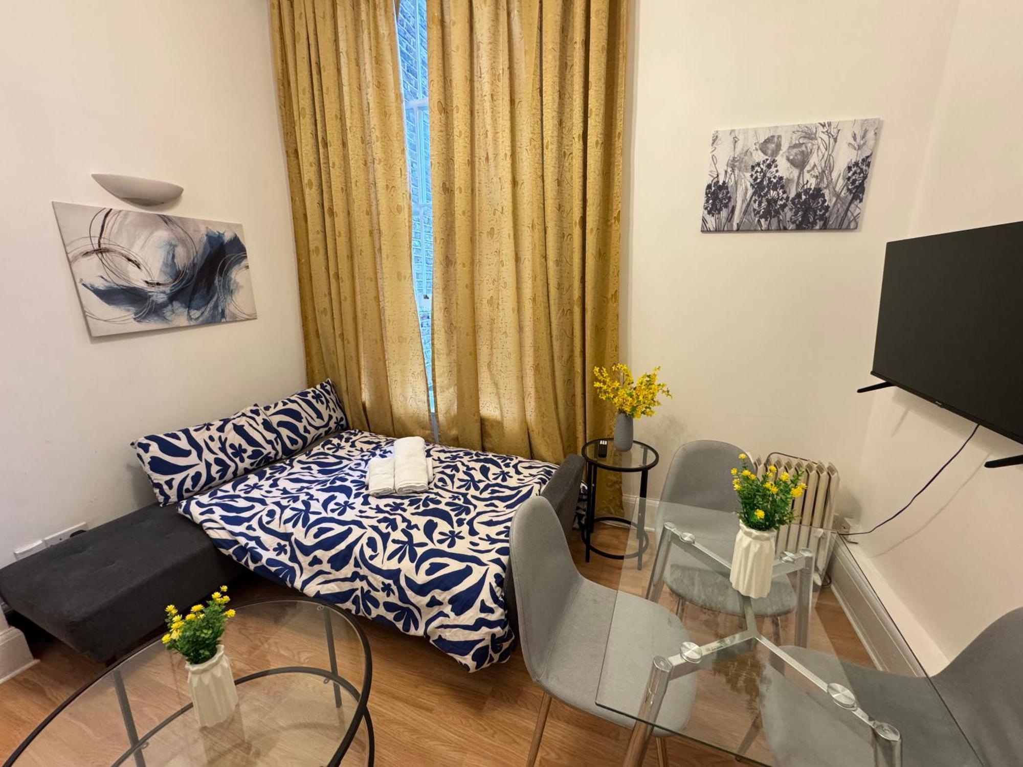 Charming And Affordable Flat For 4 People In Baker Street Zone 1 With Breakfast Apartment London