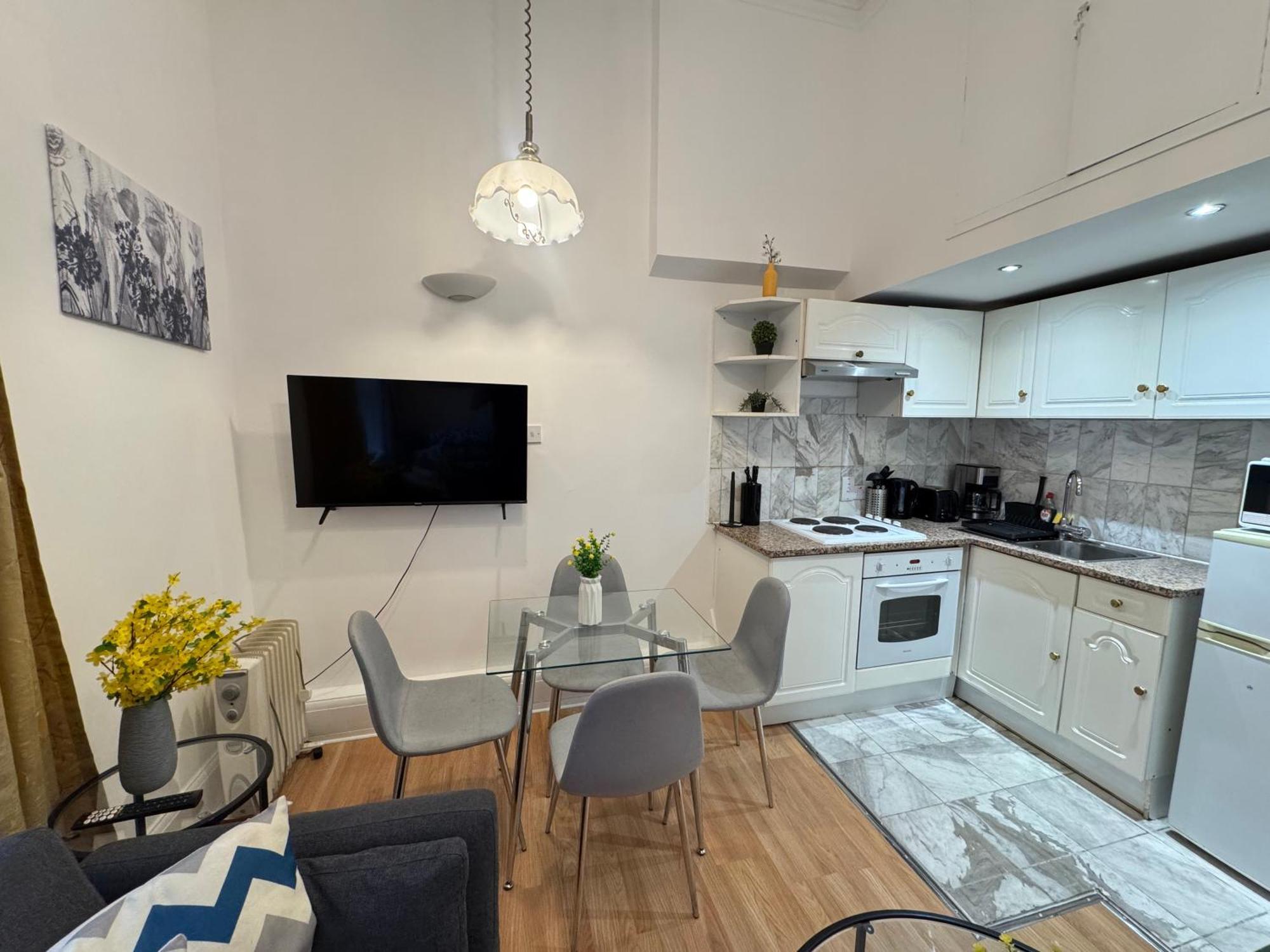 Charming And Affordable Flat For 4 People In Baker Street Zone 1 With Breakfast London