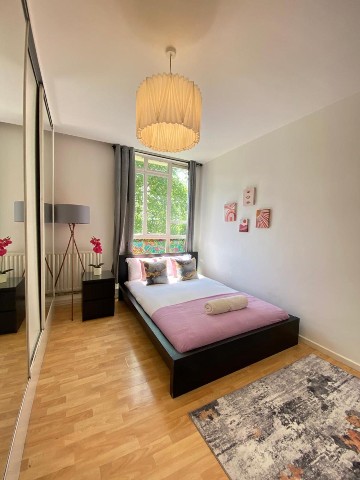 Hyde Park Family Apartment