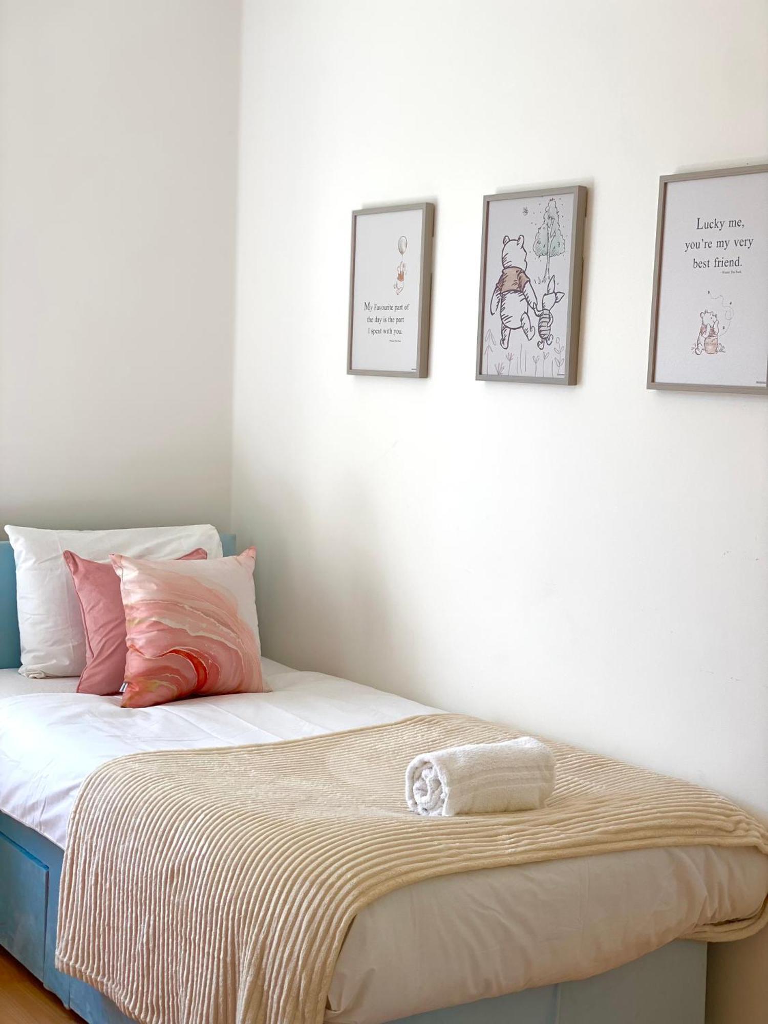 Hyde Park Family Apartment
