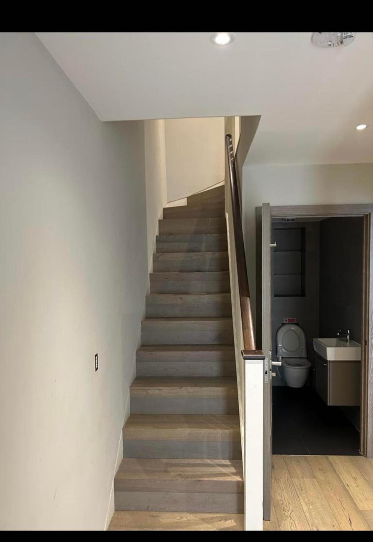 A Stunning 2 Bed Flat To Let In Victoria London