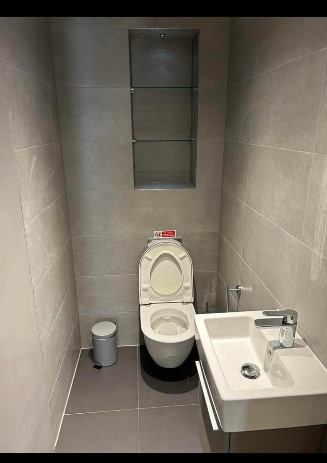 A Stunning 2 Bed Flat To Let In Victoria Apartment London