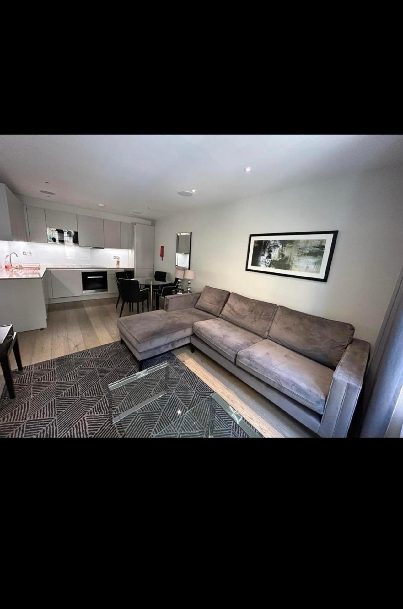 A Stunning 2 Bed Flat To Let In Victoria London