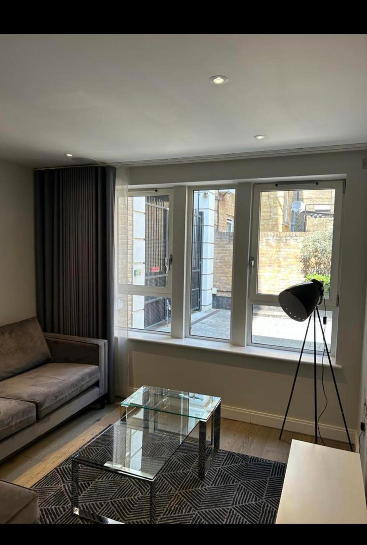 A Stunning 2 Bed Flat To Let In Victoria Apartment