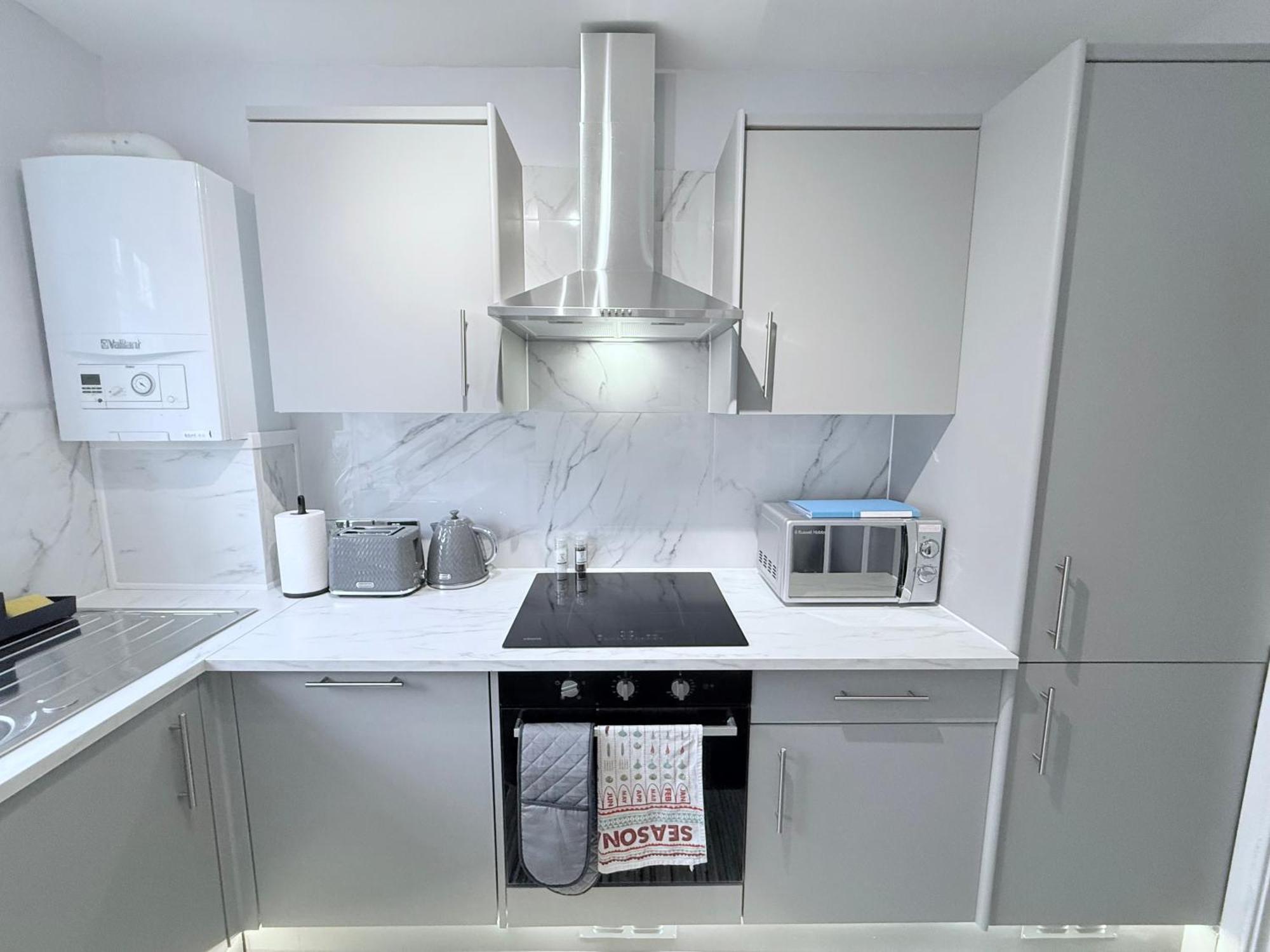 Staylondon - Sleeps 6 With Free Parking - Tourist, Concerts & Matches *