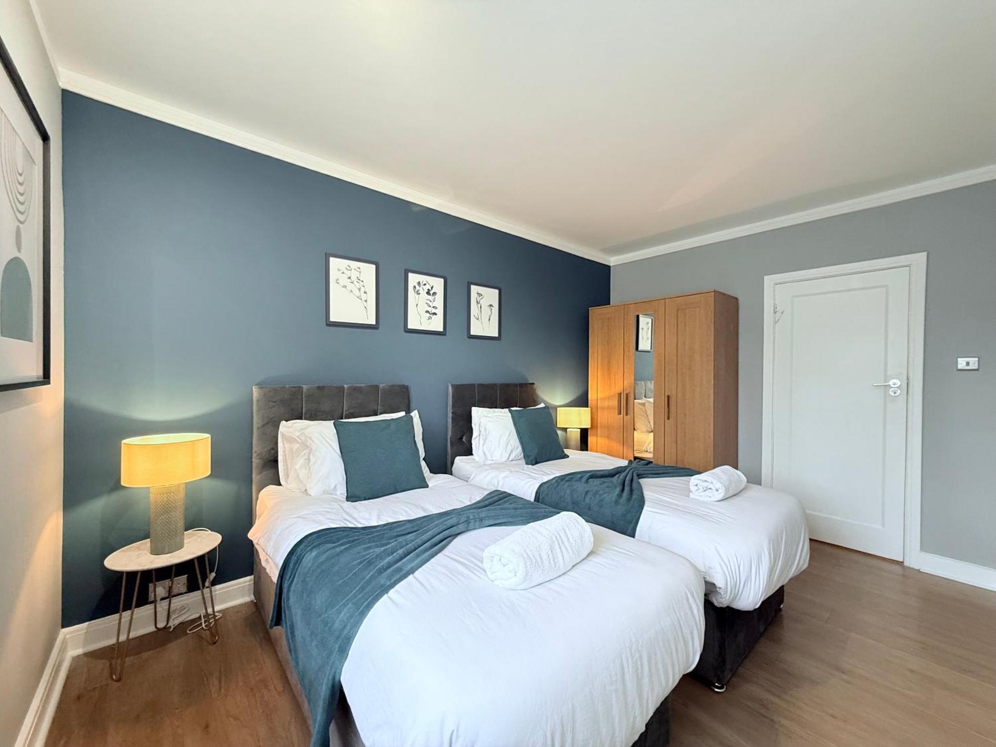 Staylondon - Sleeps 6 With Free Parking - Tourist, Concerts & Matches * London
