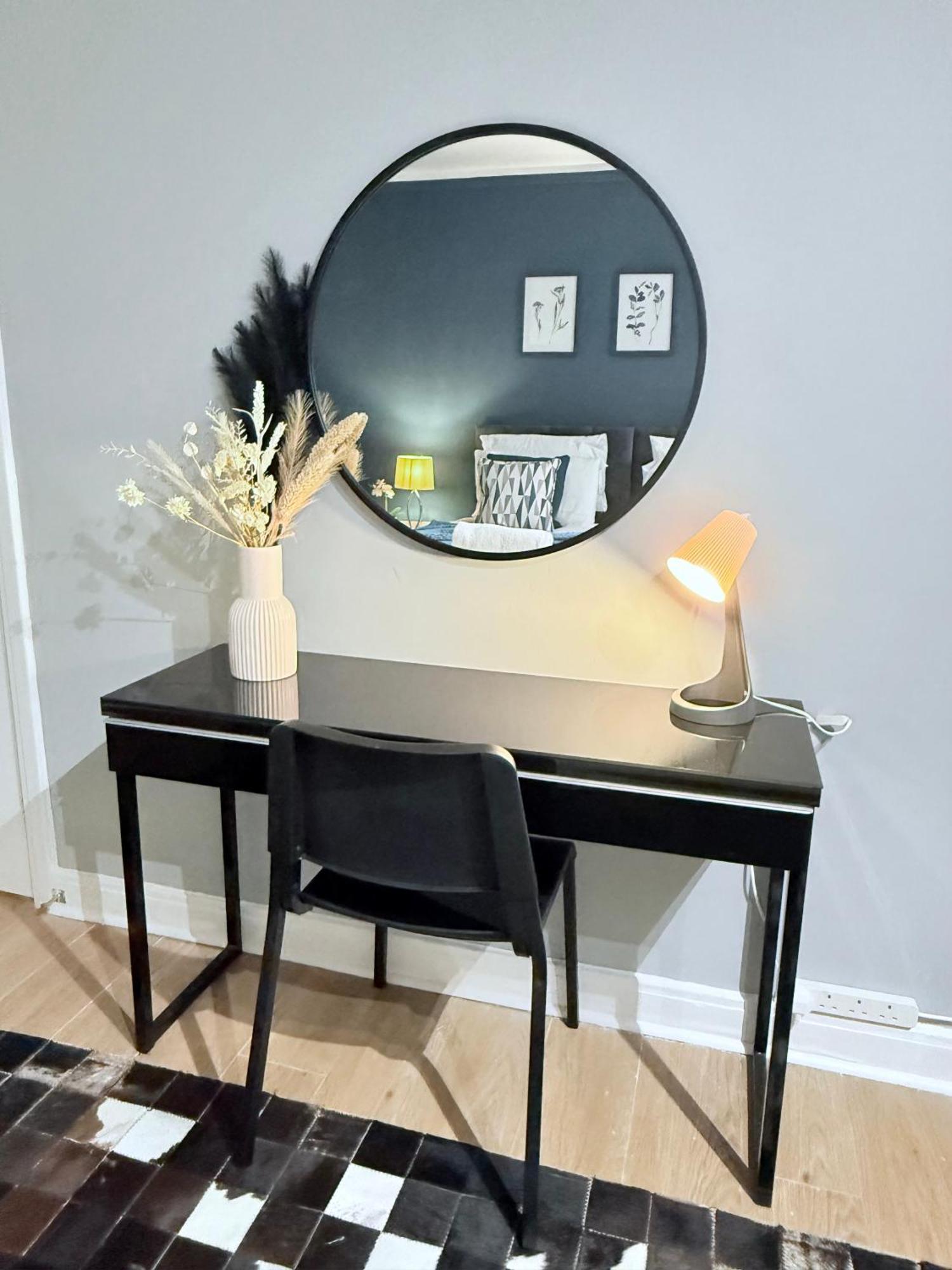 Staylondon - Sleeps 6 With Free Parking - Tourist, Concerts & Matches London