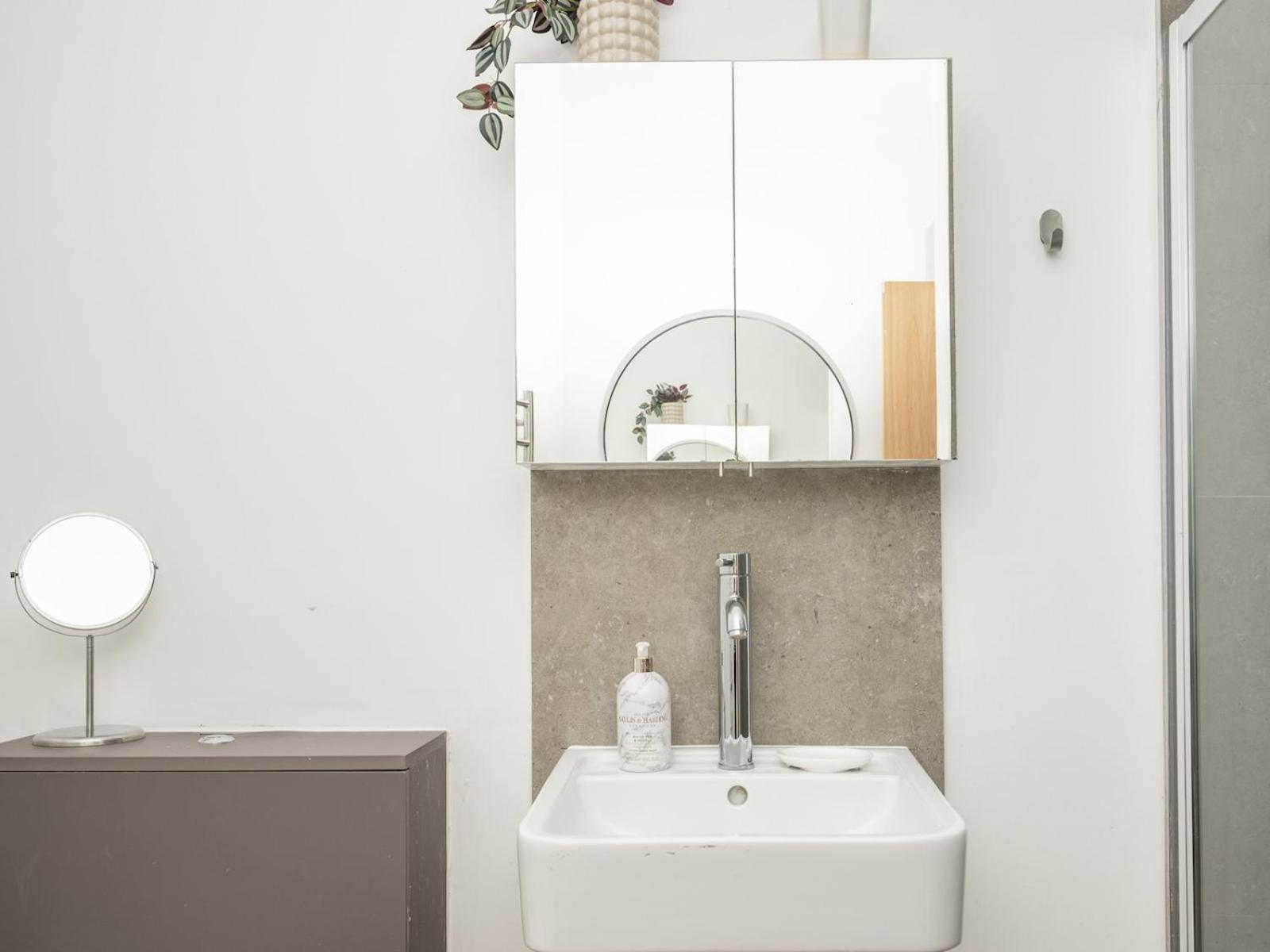 Pass The Keys Peckham 1 Bed Flat Free On Street Parking Londen
