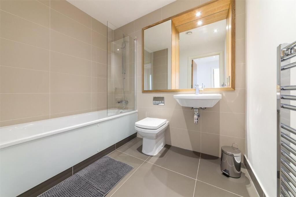 Modern Large 2bed Cutty Sark Greenwich Close To Canary Wharf - Great Transport Links * Londen