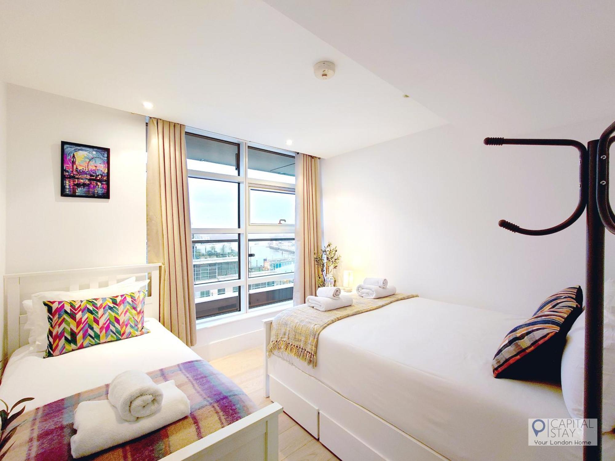 3 Bed Serviced In Battersea - River Views Londen