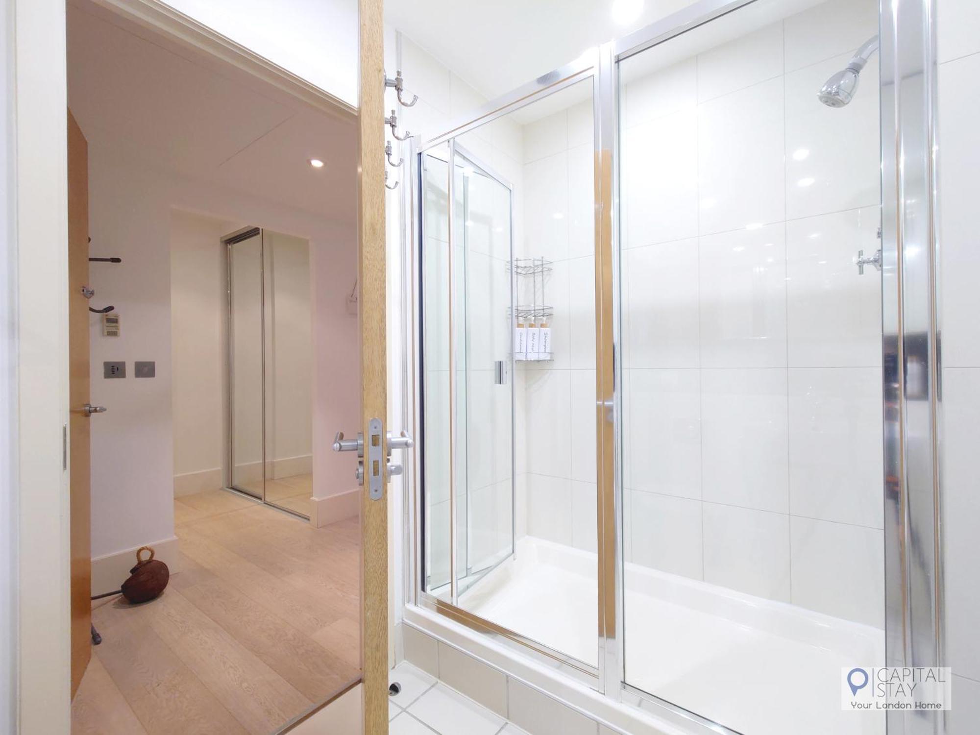 Appartement 3 Bed Serviced In Battersea - River Views Londen