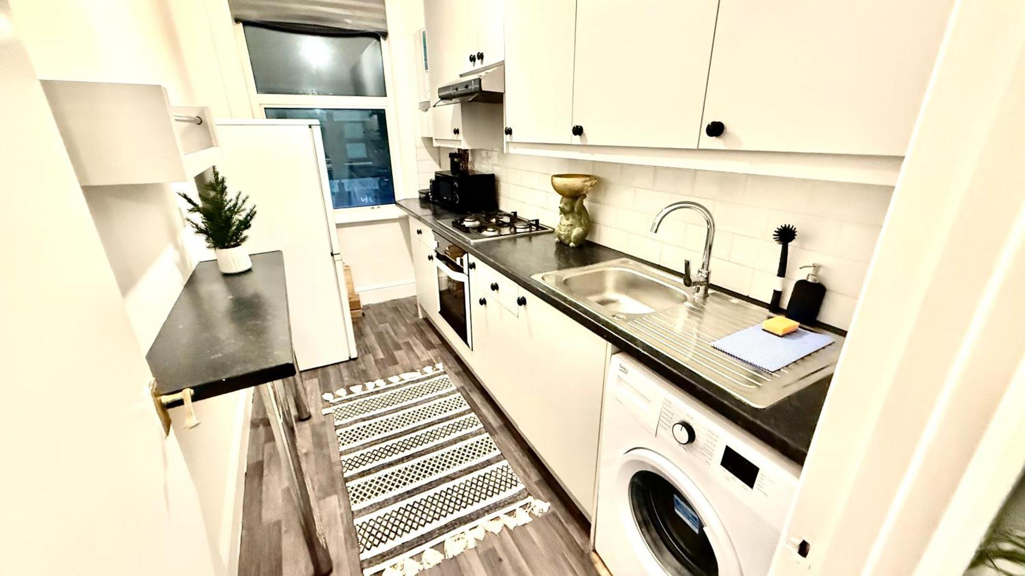 Apartment 3 Bedroom In A Great Location *