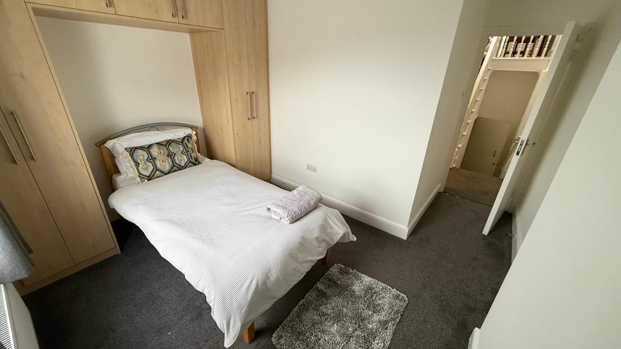 Apartment 3 Bedroom In A Great Location *