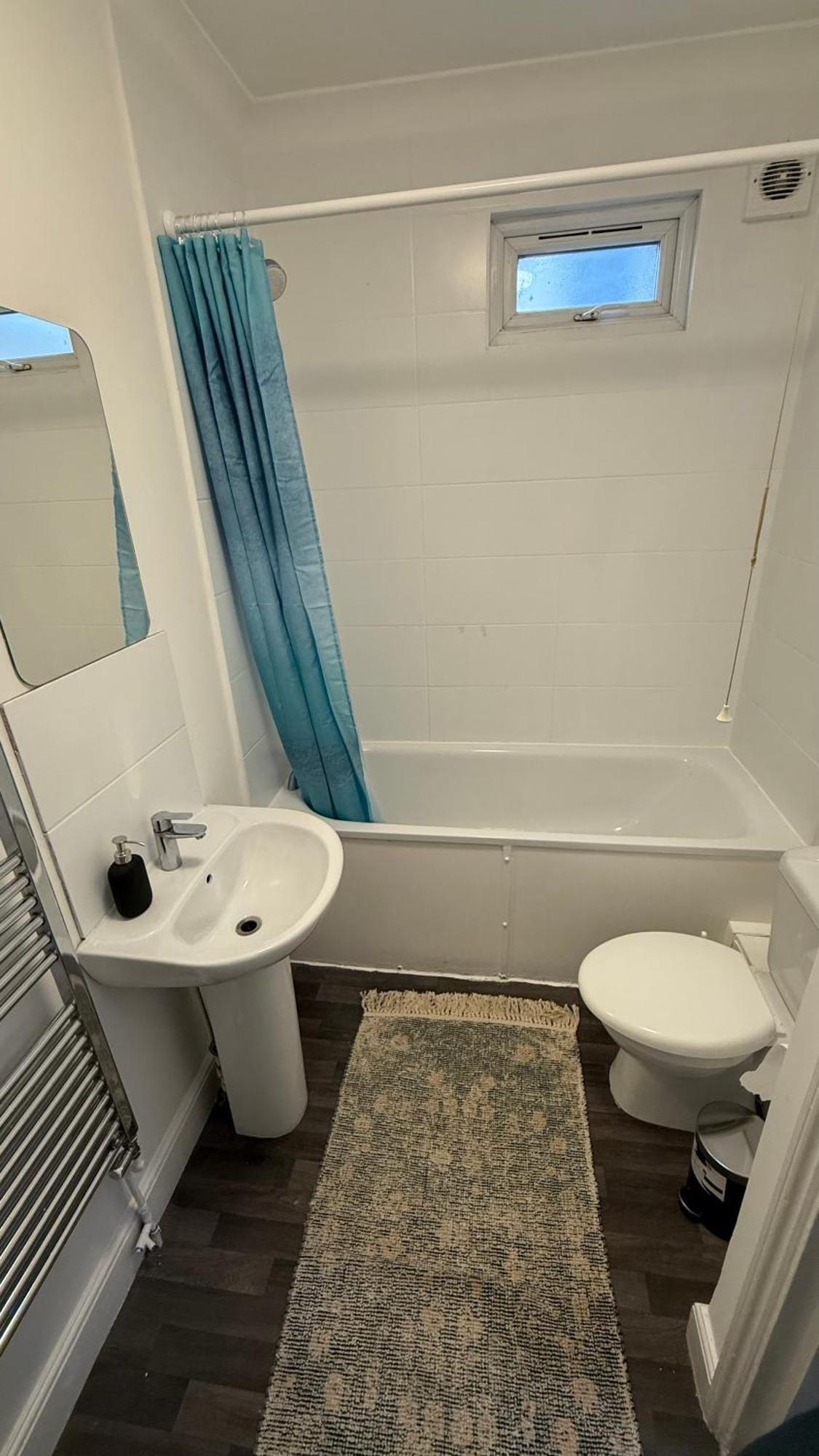 3 Bedroom In A Great Location Apartment *