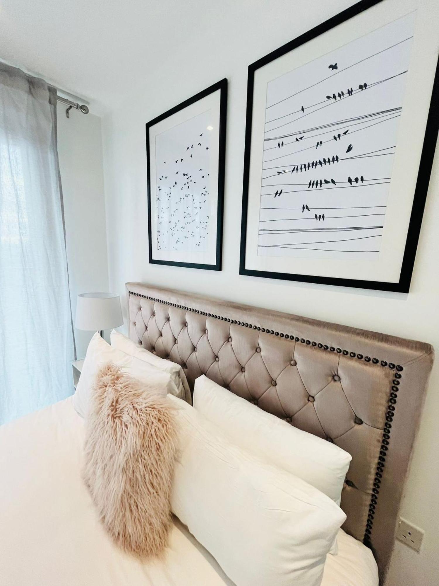 Gorgeous High-rise - Skyline Views & Prime Location