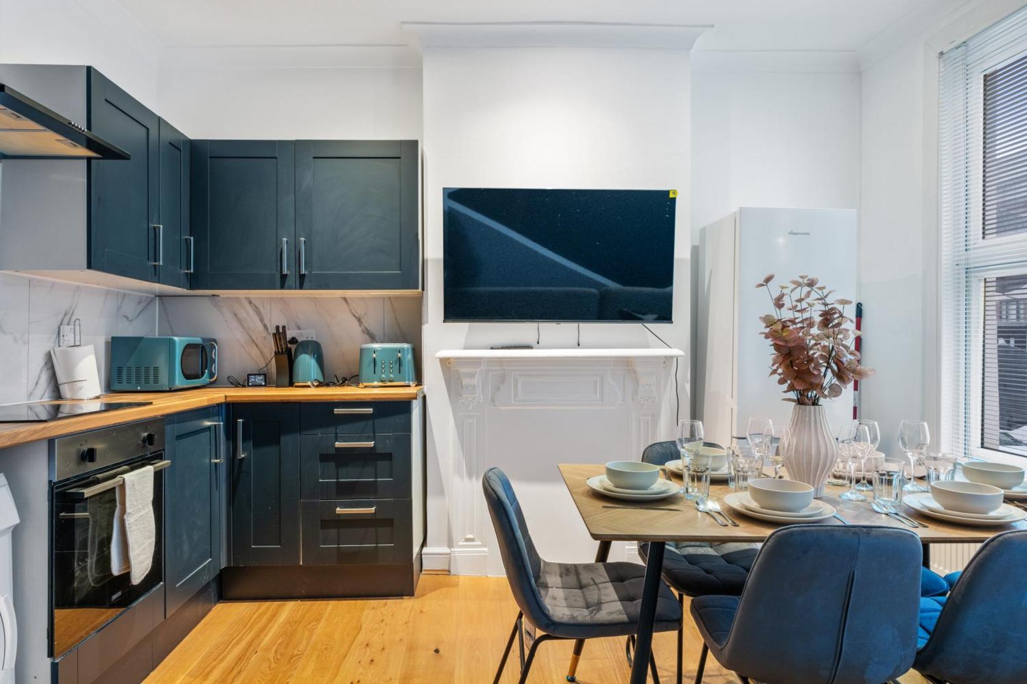 Apartment 3 Bed Trendy Vibe House In Earls Court Kensington