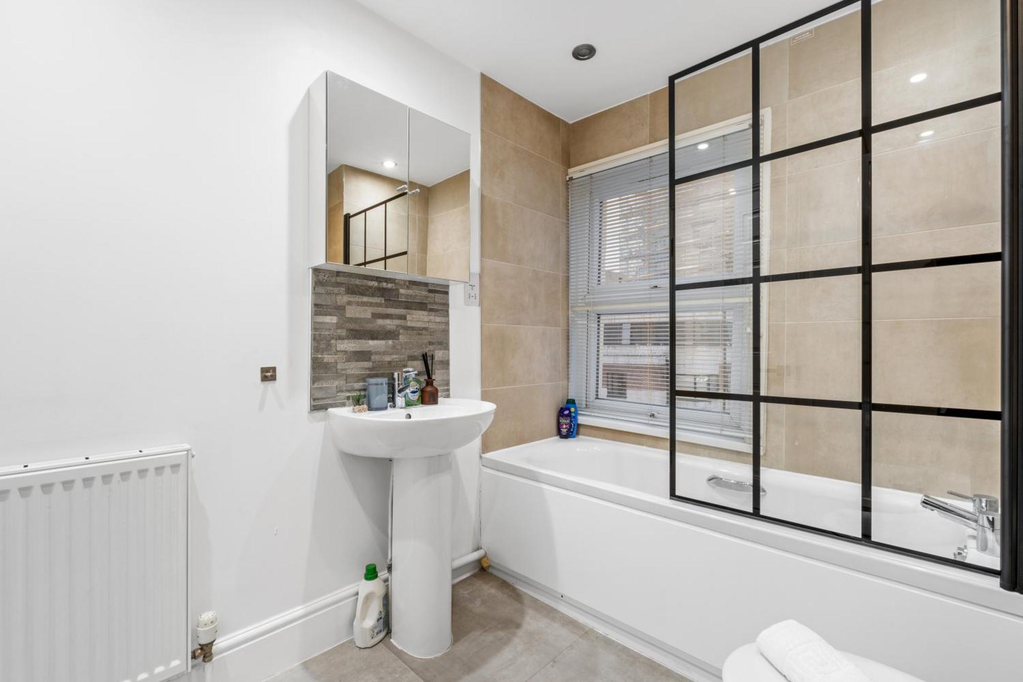 Apartment 3 Bed Trendy Vibe House In Earls Court Kensington *