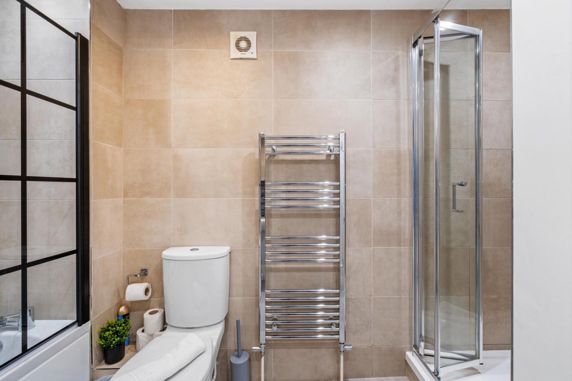 3 Bed Trendy Vibe House In Earls Court Kensington Apartment *