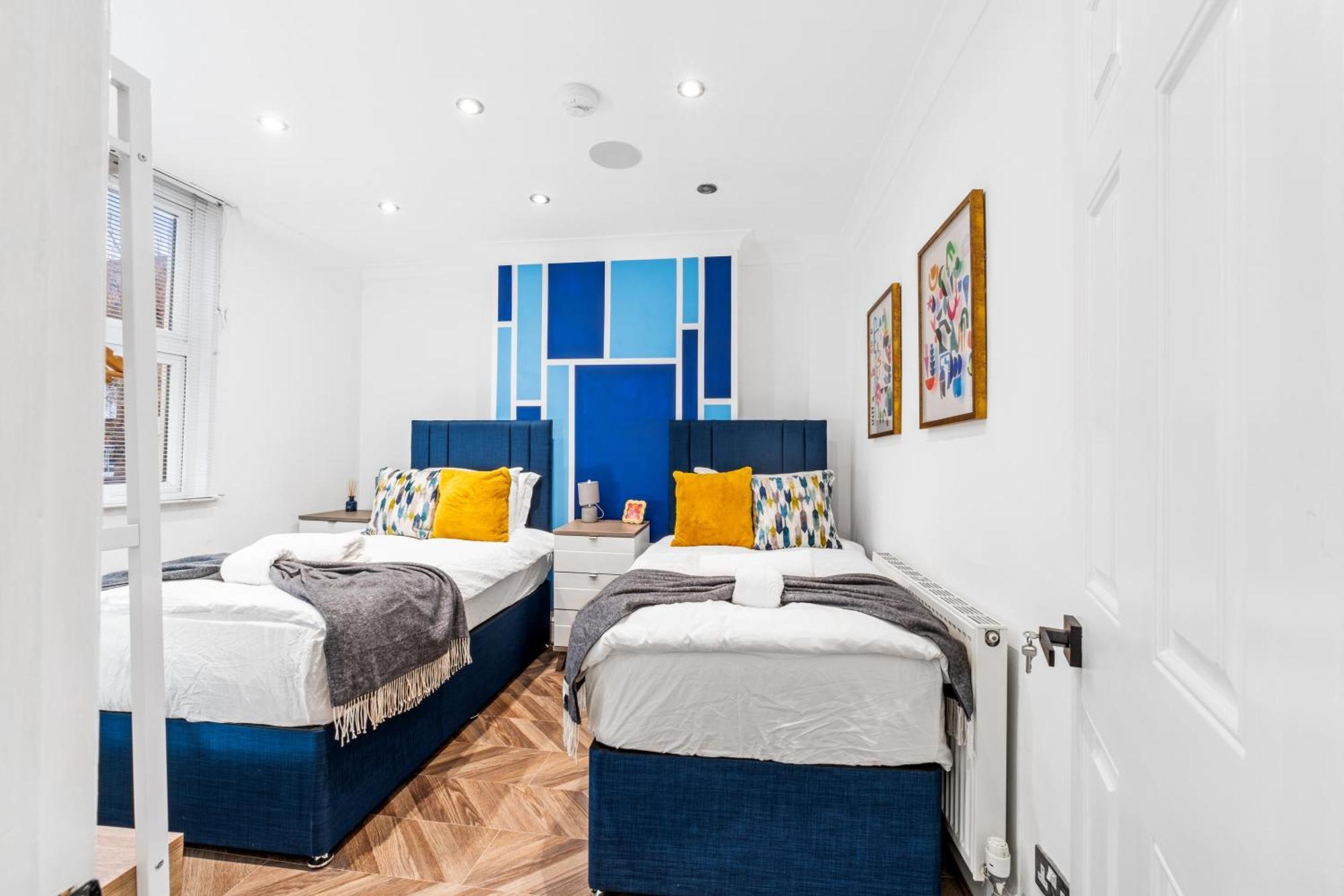 3 Bed Trendy Vibe House In Earls Court Kensington * London