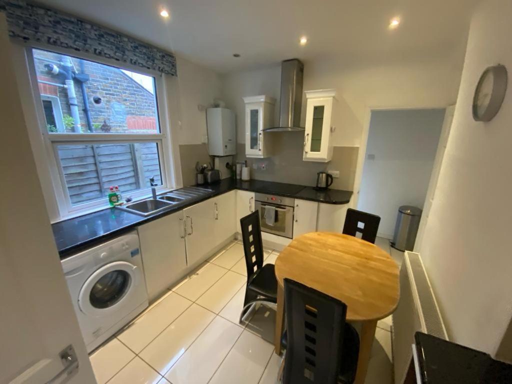 Appartement Bedroom Flat Colliers Wood *