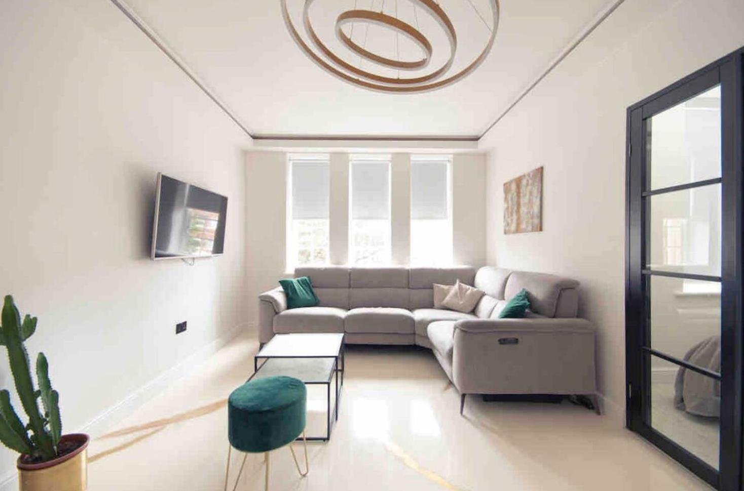 Entire Luxury In Greater * London