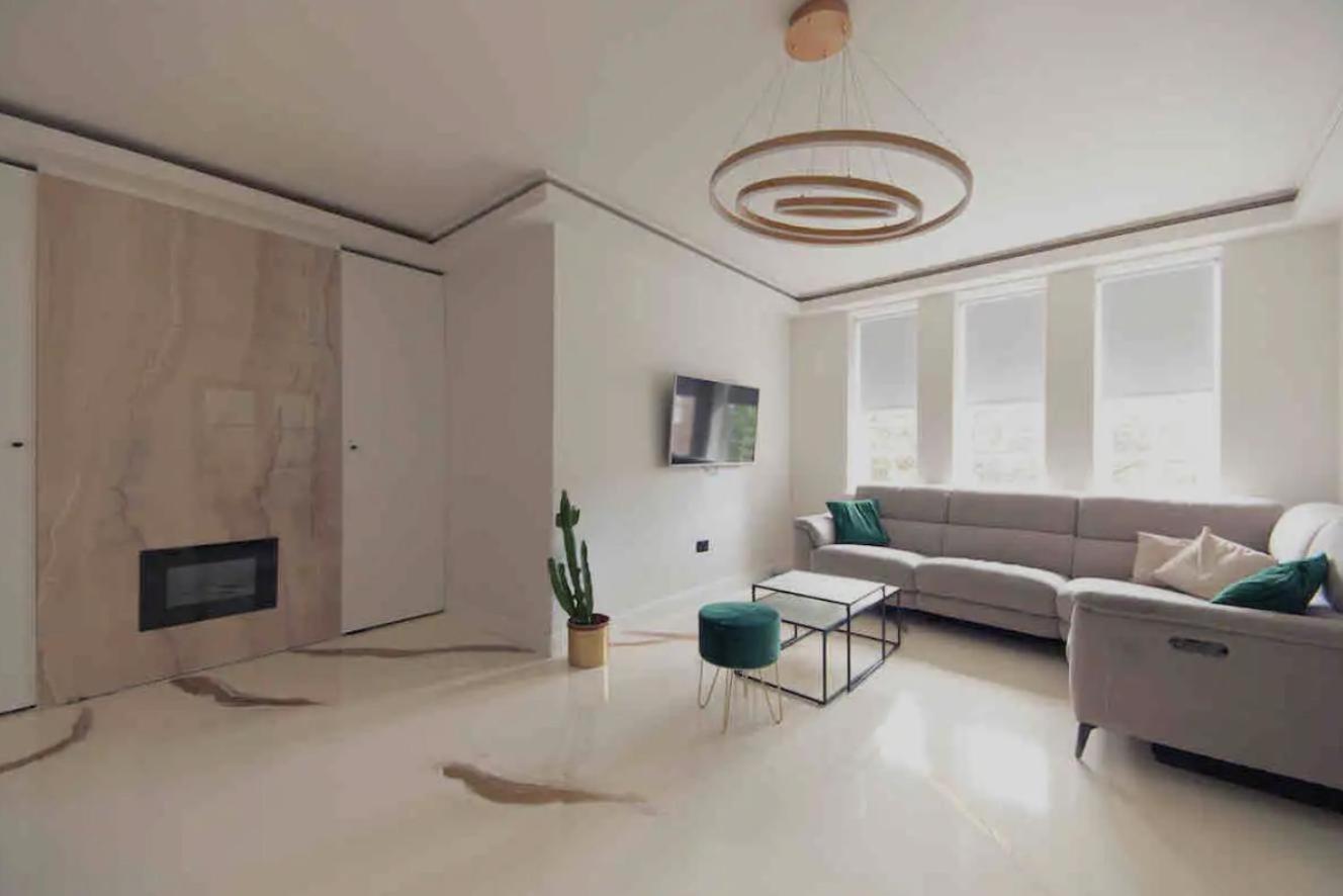 Entire Luxury In Greater Apartment London