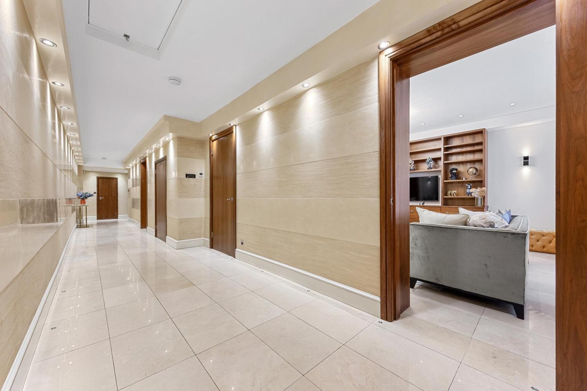 Apartment 250 Sqm Mega Mansion