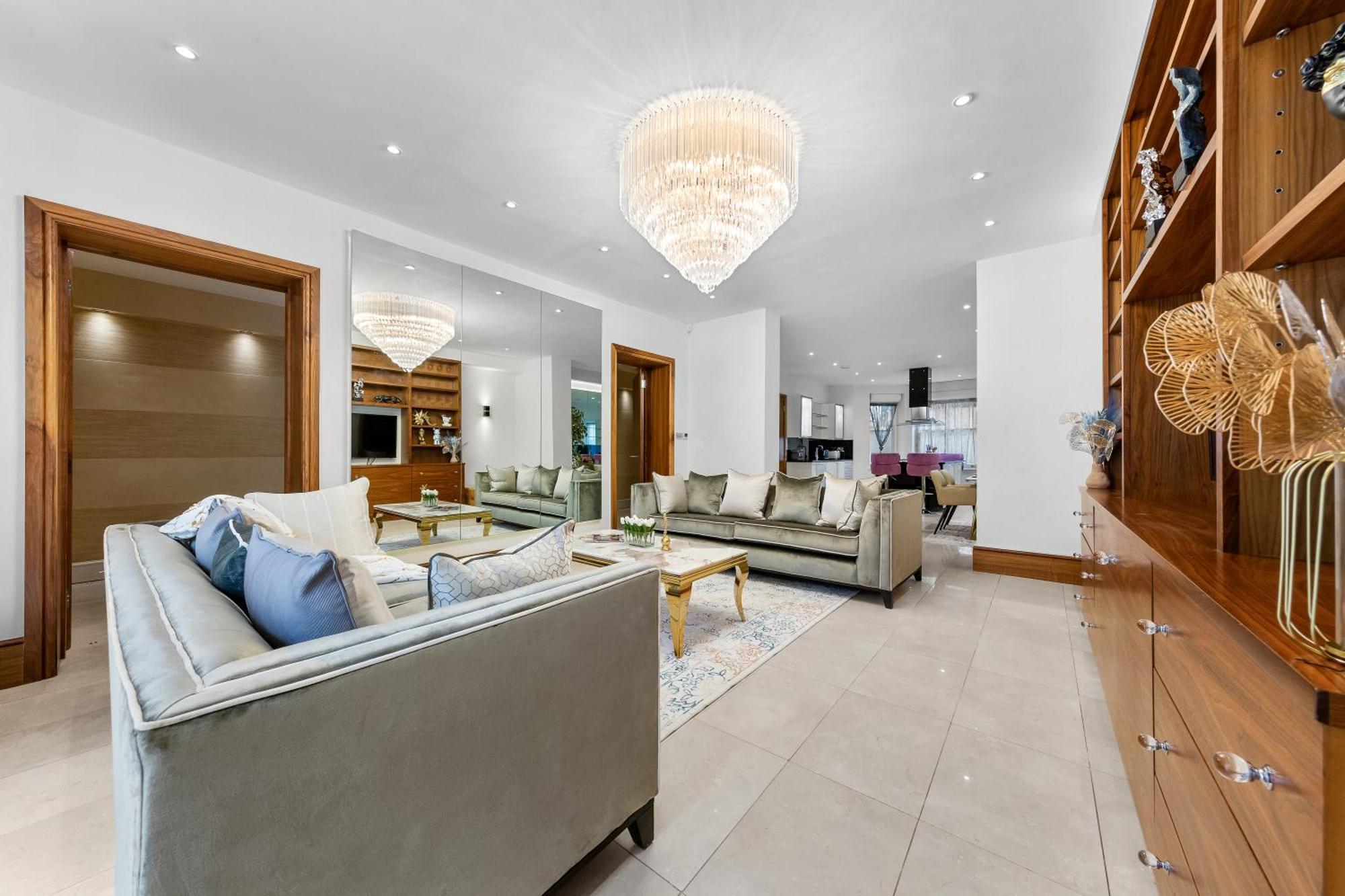 Apartment 250 Sqm Mega Mansion *