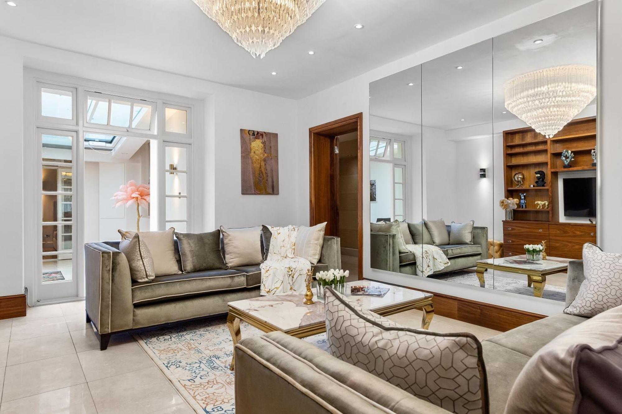 Apartment 250 Sqm Mega Mansion London