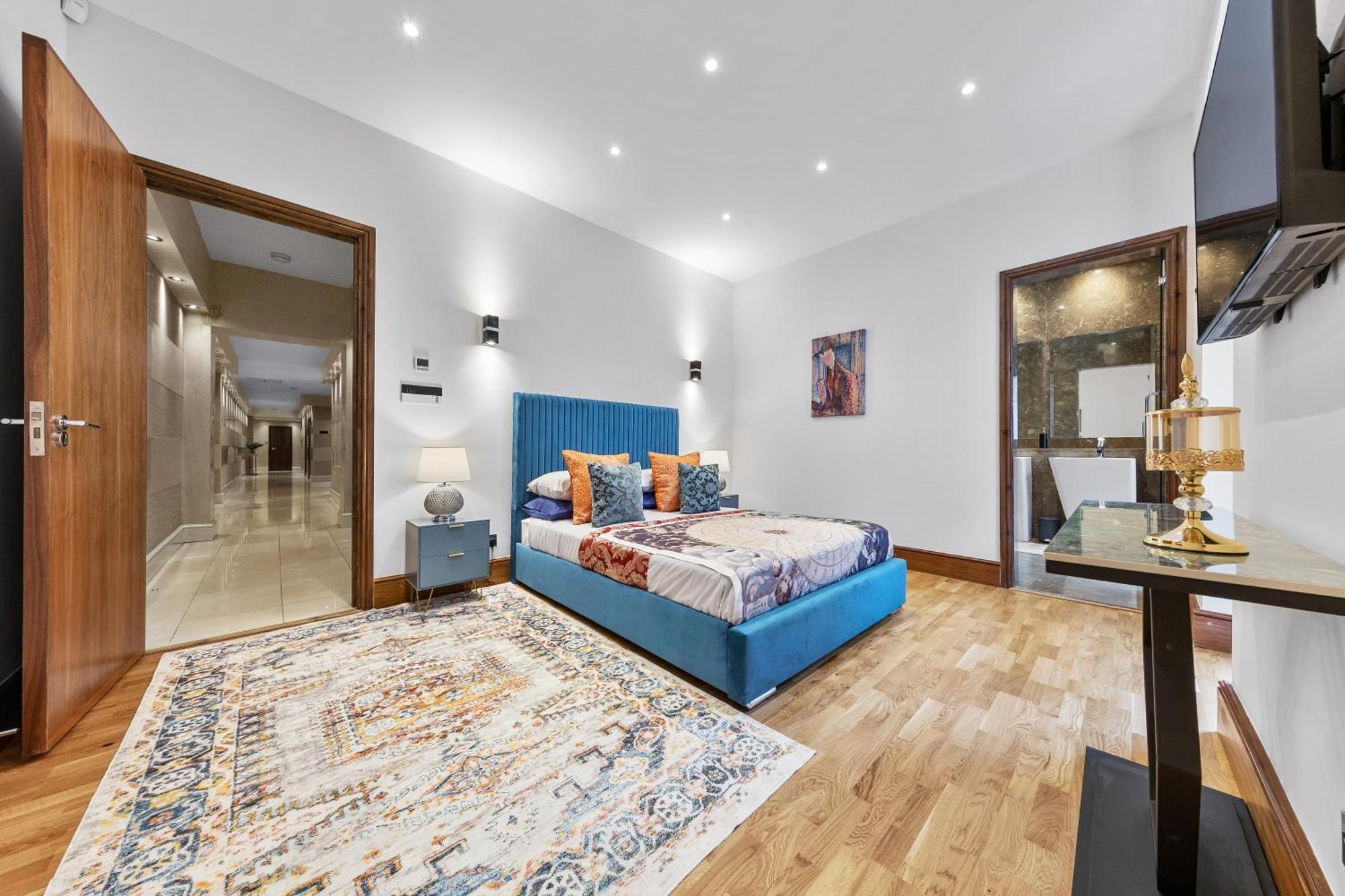 Apartment 250 Sqm Mega Mansion London