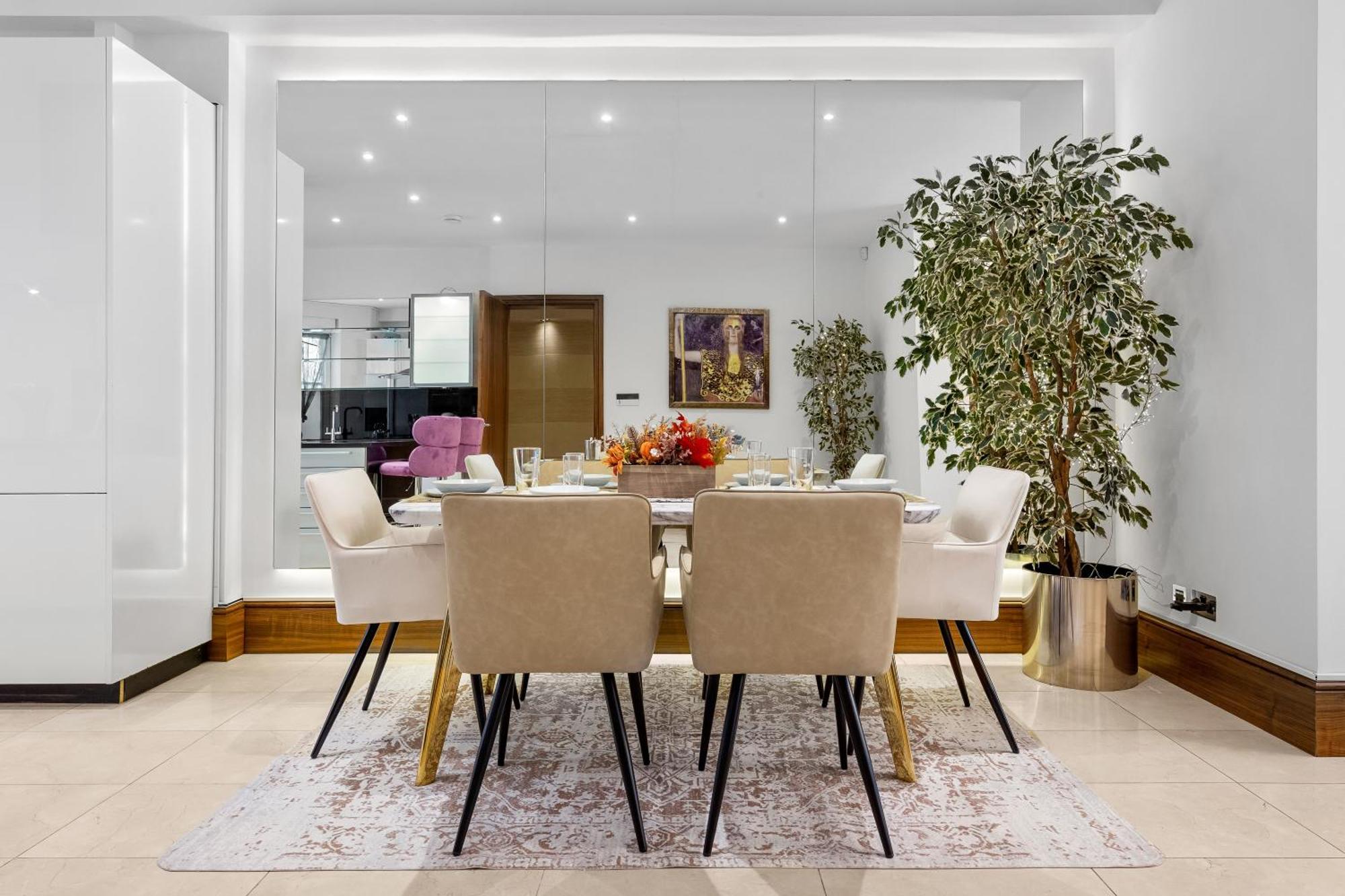 250 Sqm Mega Mansion London