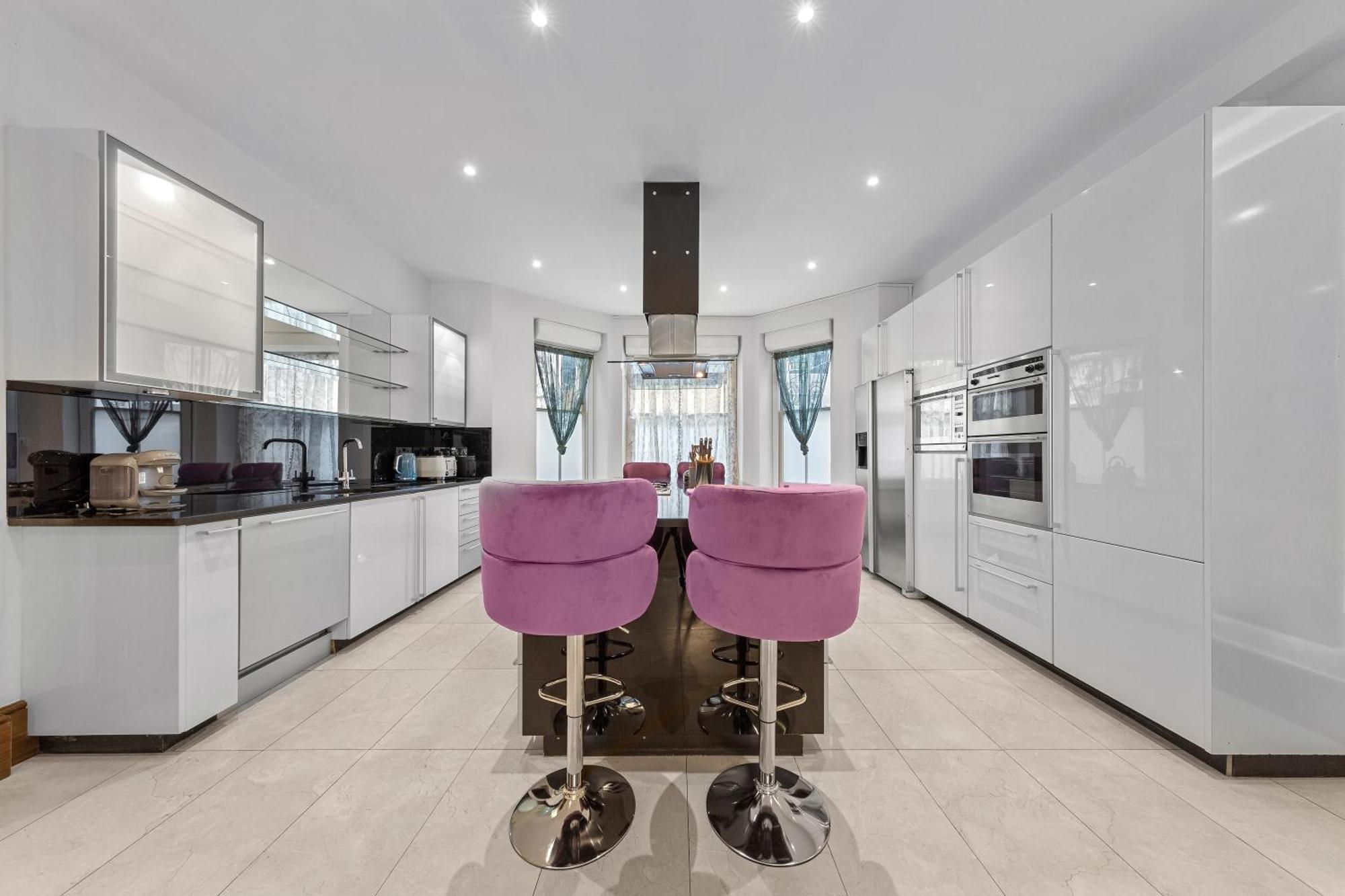 250 Sqm Mega Mansion Apartment London