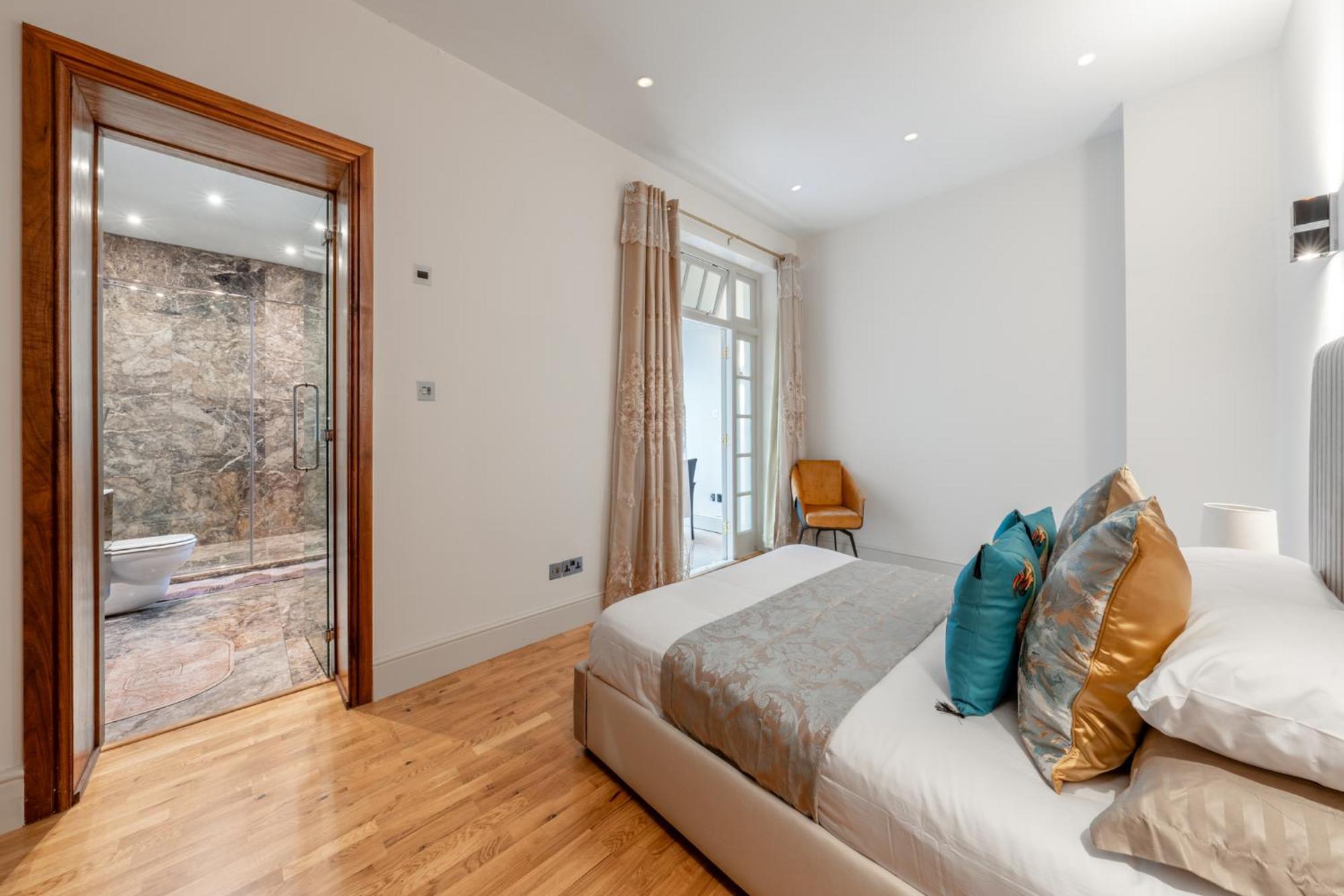 250 Sqm Mega Mansion Apartment