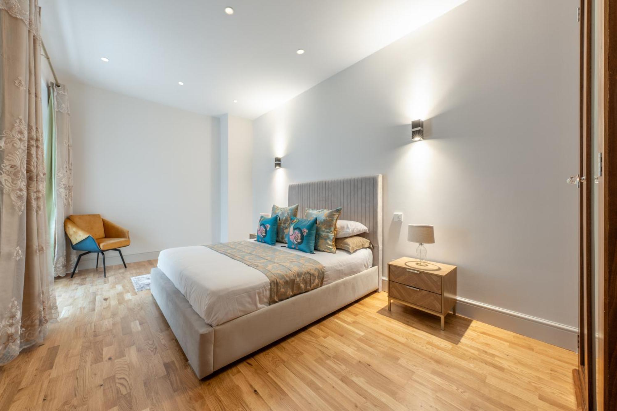 250 Sqm Mega Mansion Apartment London