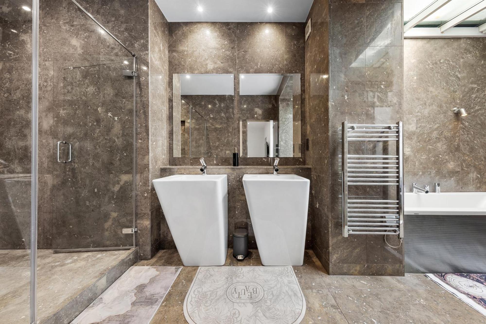 Apartment 250 Sqm Mega Mansion London