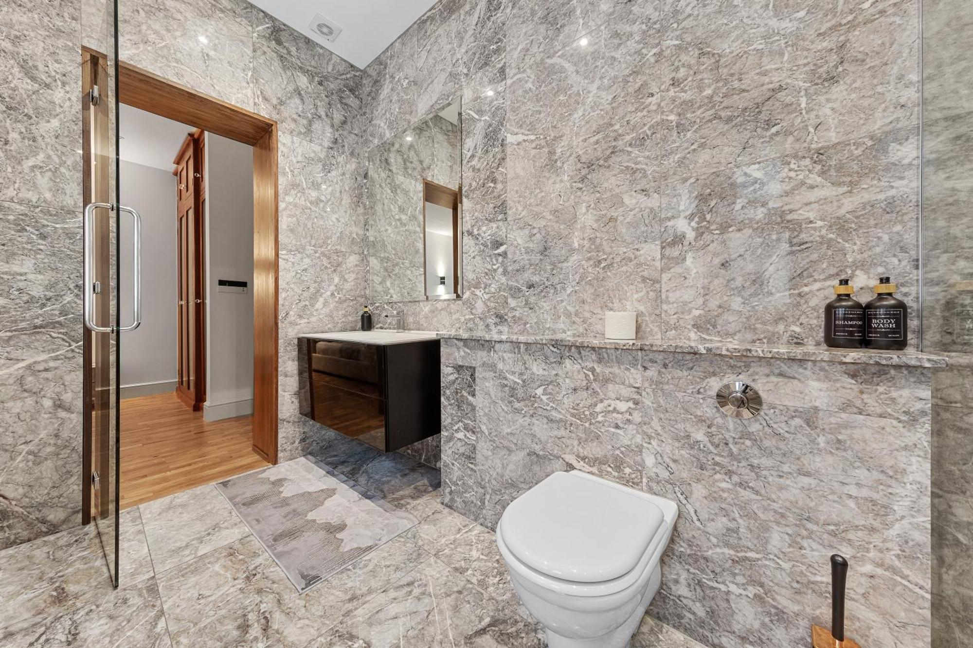 Apartment 250 Sqm Mega Mansion