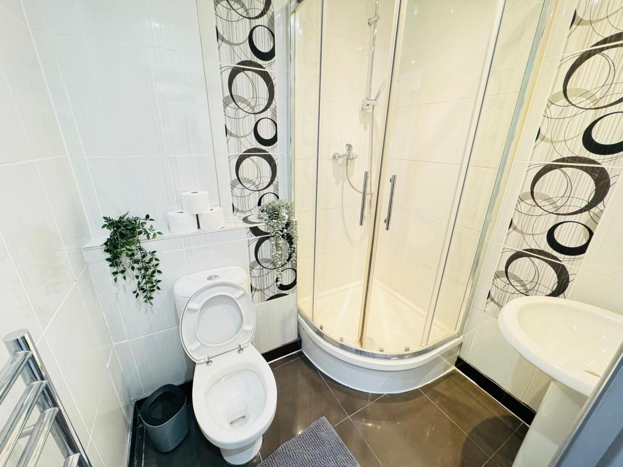 1 Bedroom Flat Apartment *