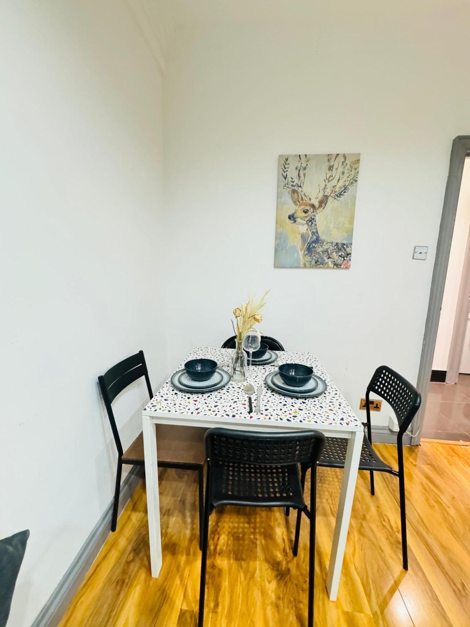 1 Bedroom Flat *