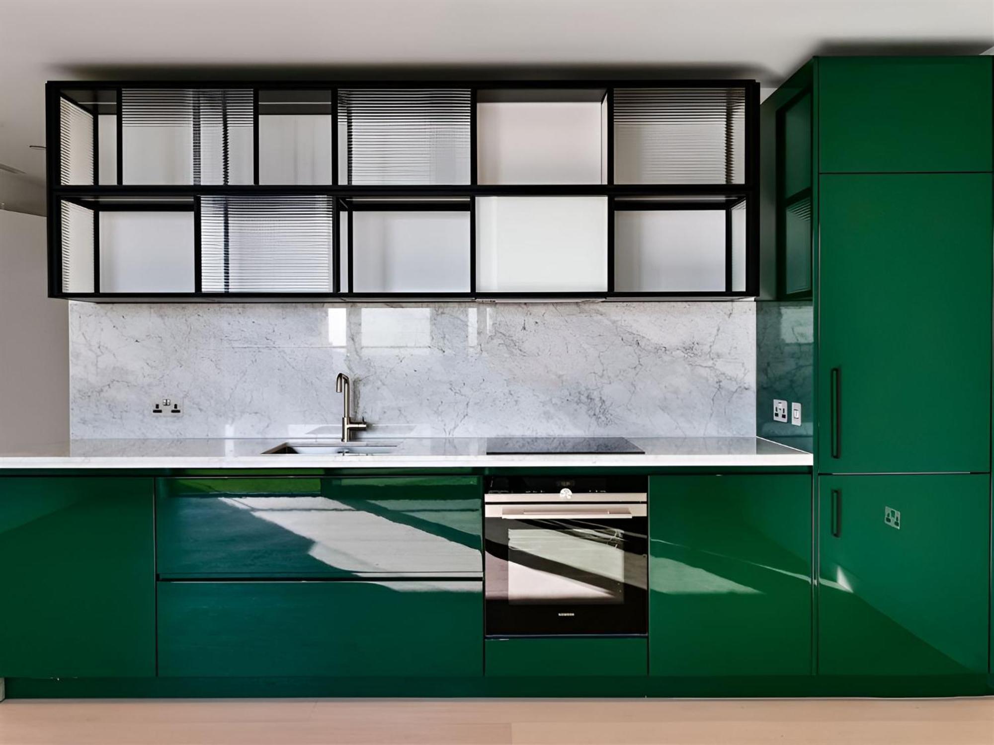 Canary Wharf Skyline Suits Apartment *