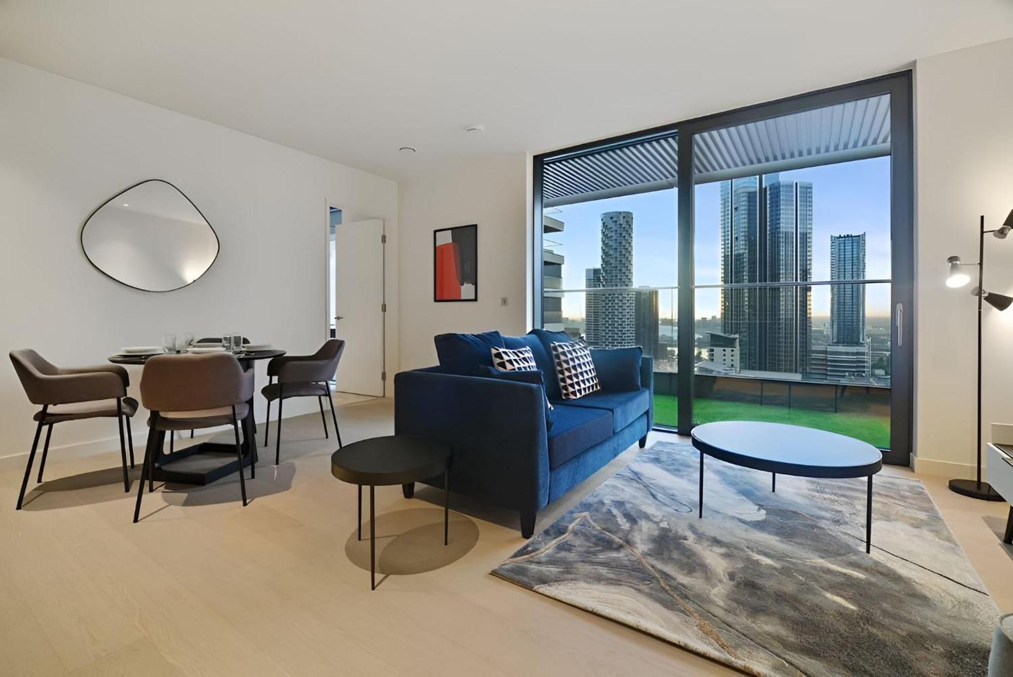 Apartment Canary Wharf Skyline Suits