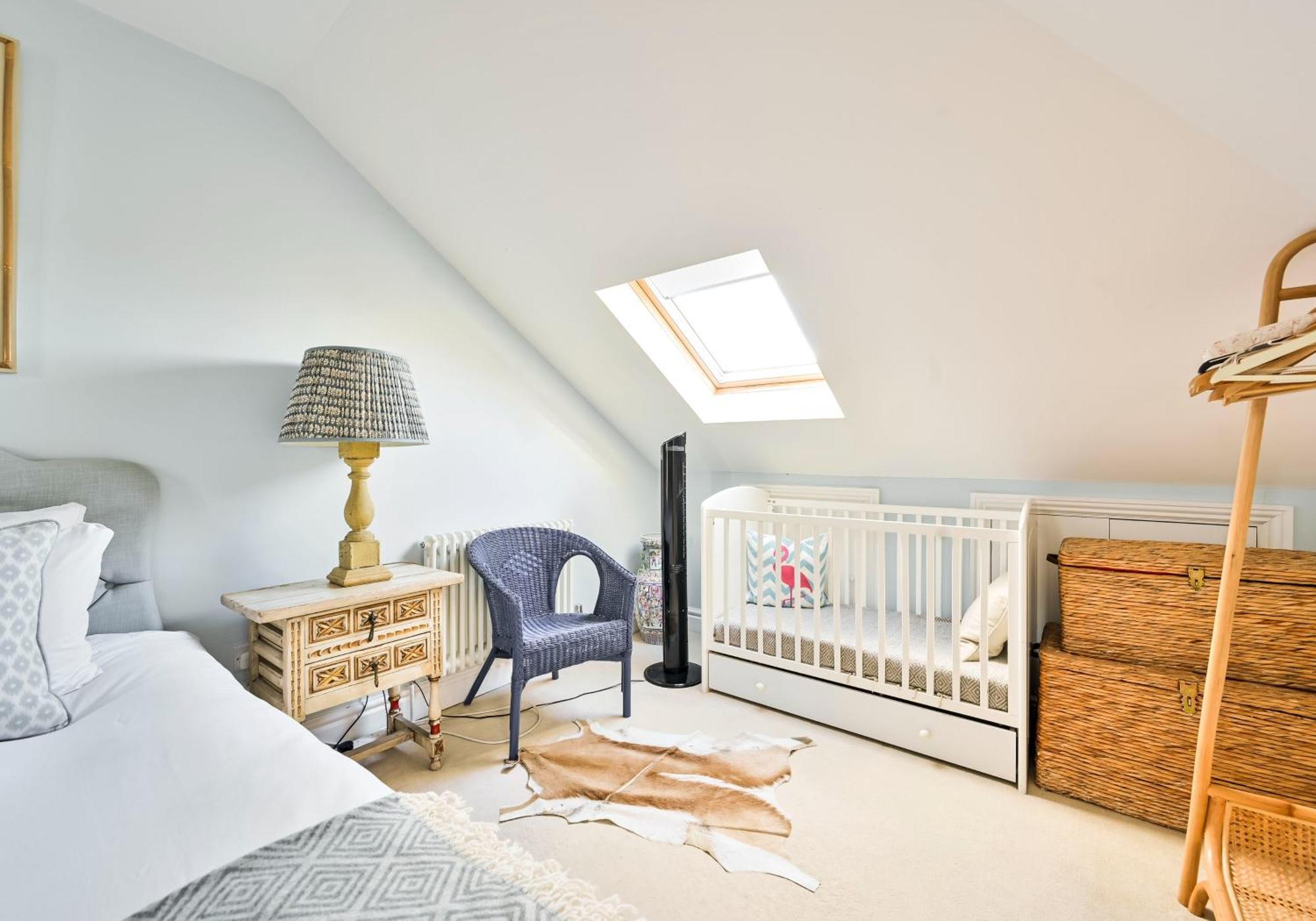 Contemporary In Shepherds Bush Holiday home