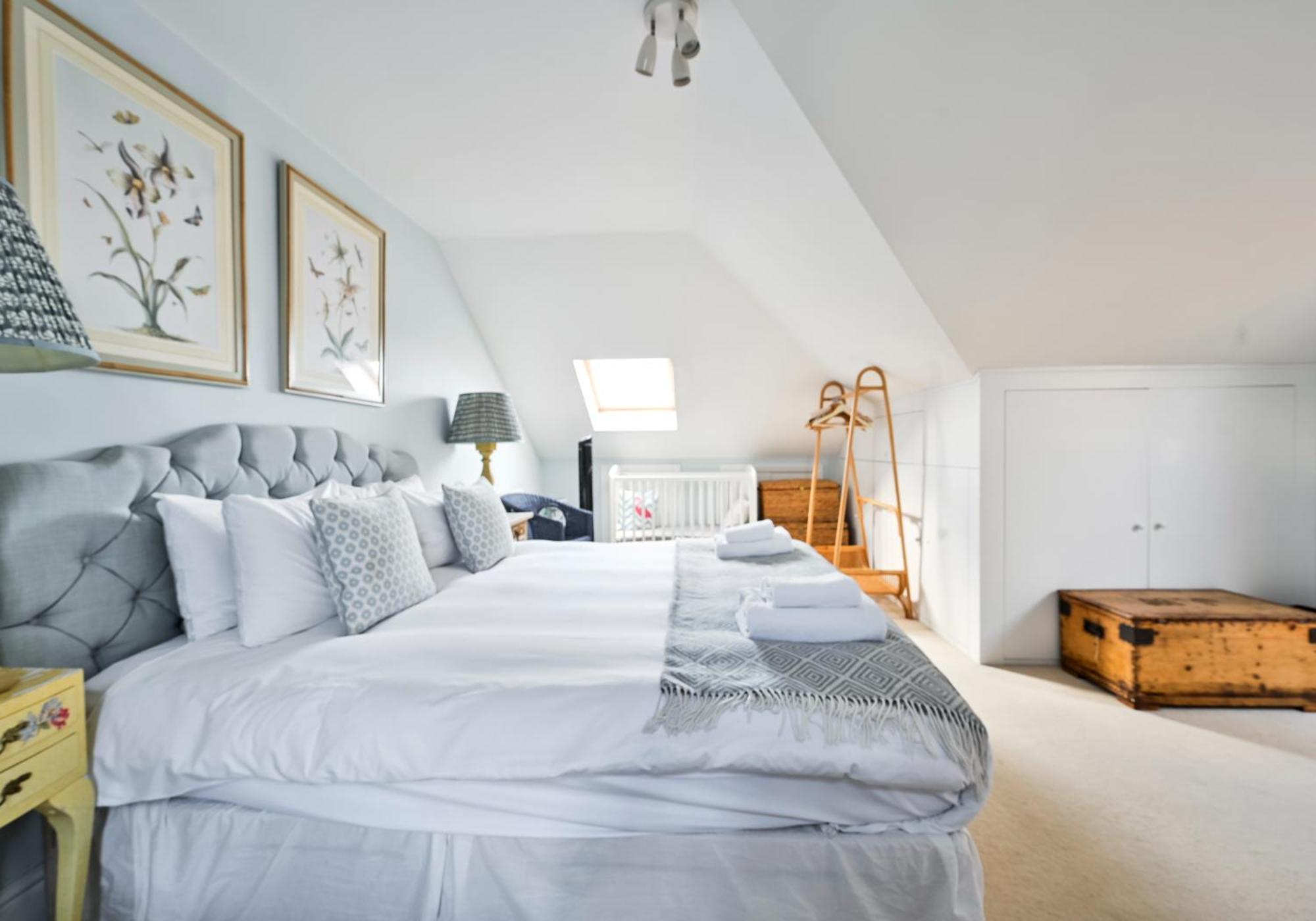 Contemporary In Shepherds Bush * London