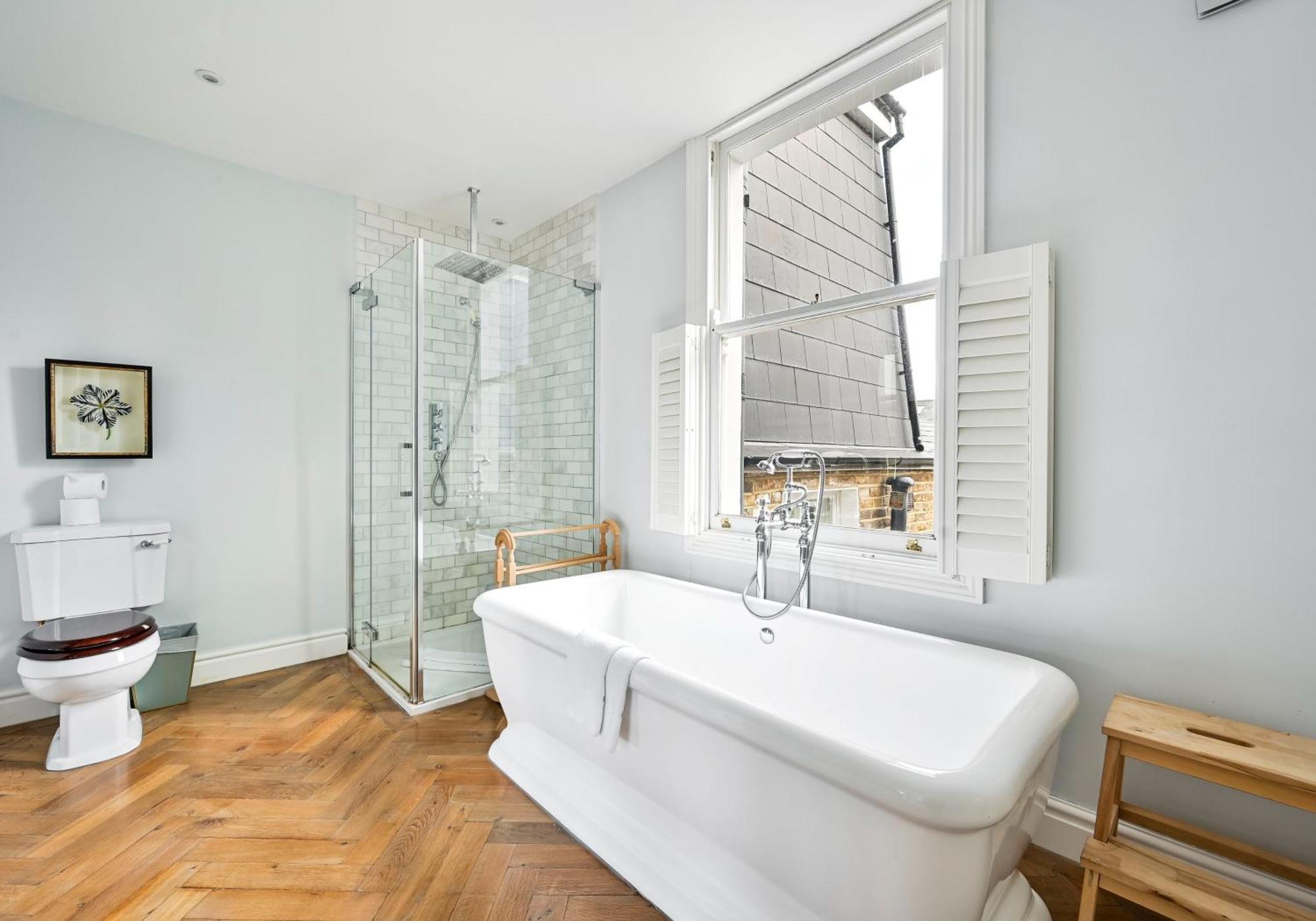 Contemporary In Shepherds Bush *