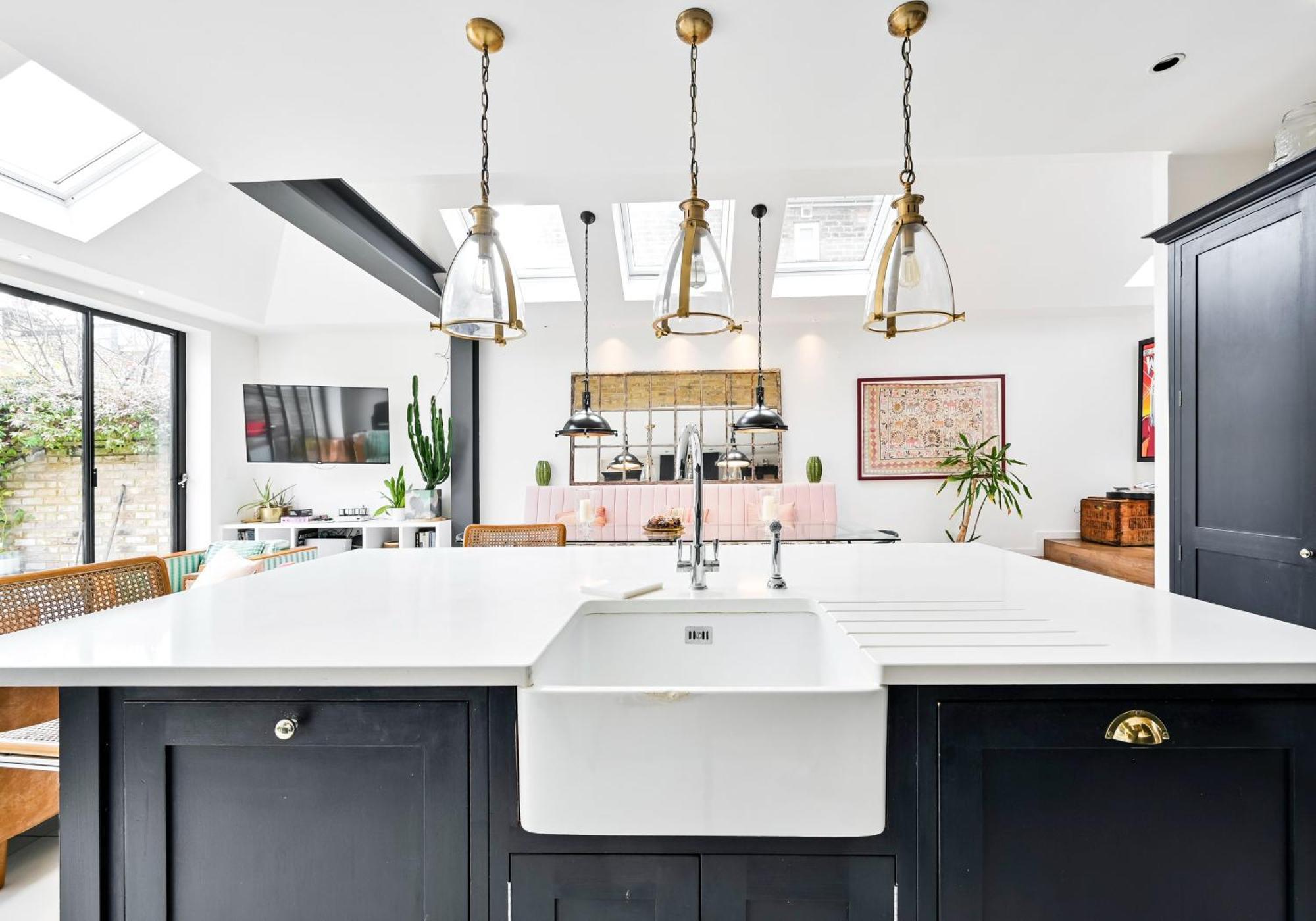 Contemporary In Shepherds Bush Holiday home *