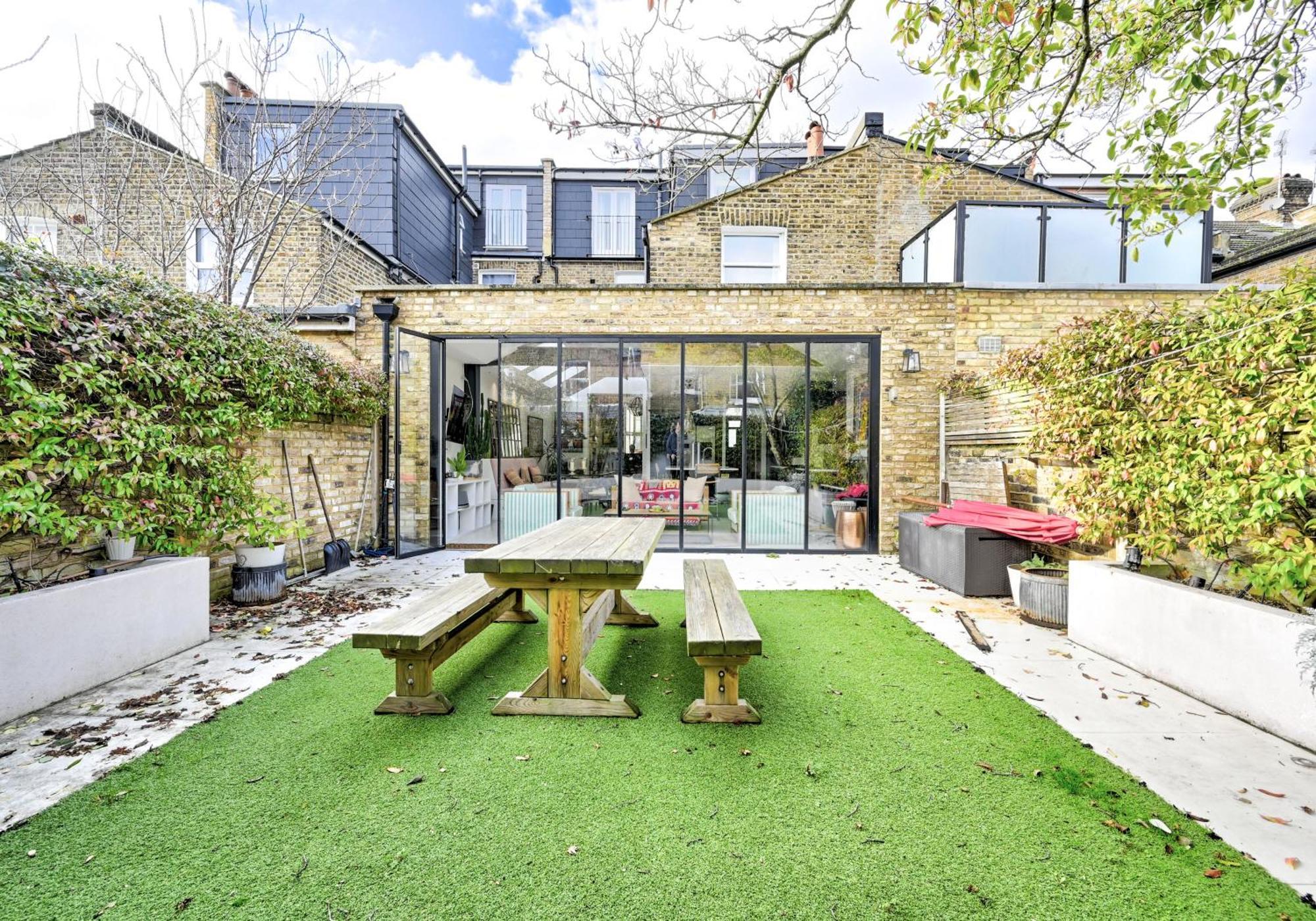 Holiday home Contemporary In Shepherds Bush *